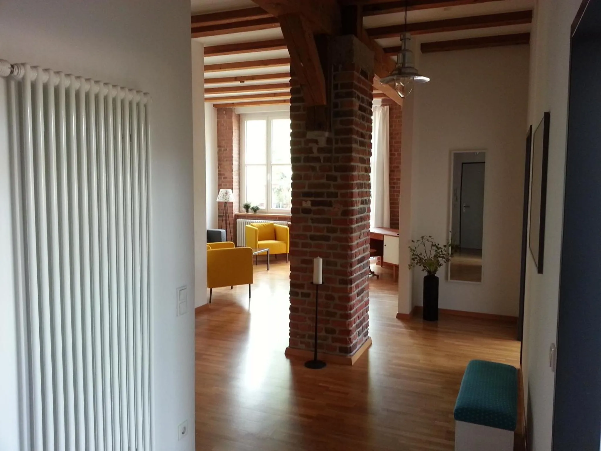Living room in ARYVE JC Studio - Altstadtnahes Boutique Apartment mit Markenmatratzen auf Hotelniveau inklusive kostenfreiem Parkplatz