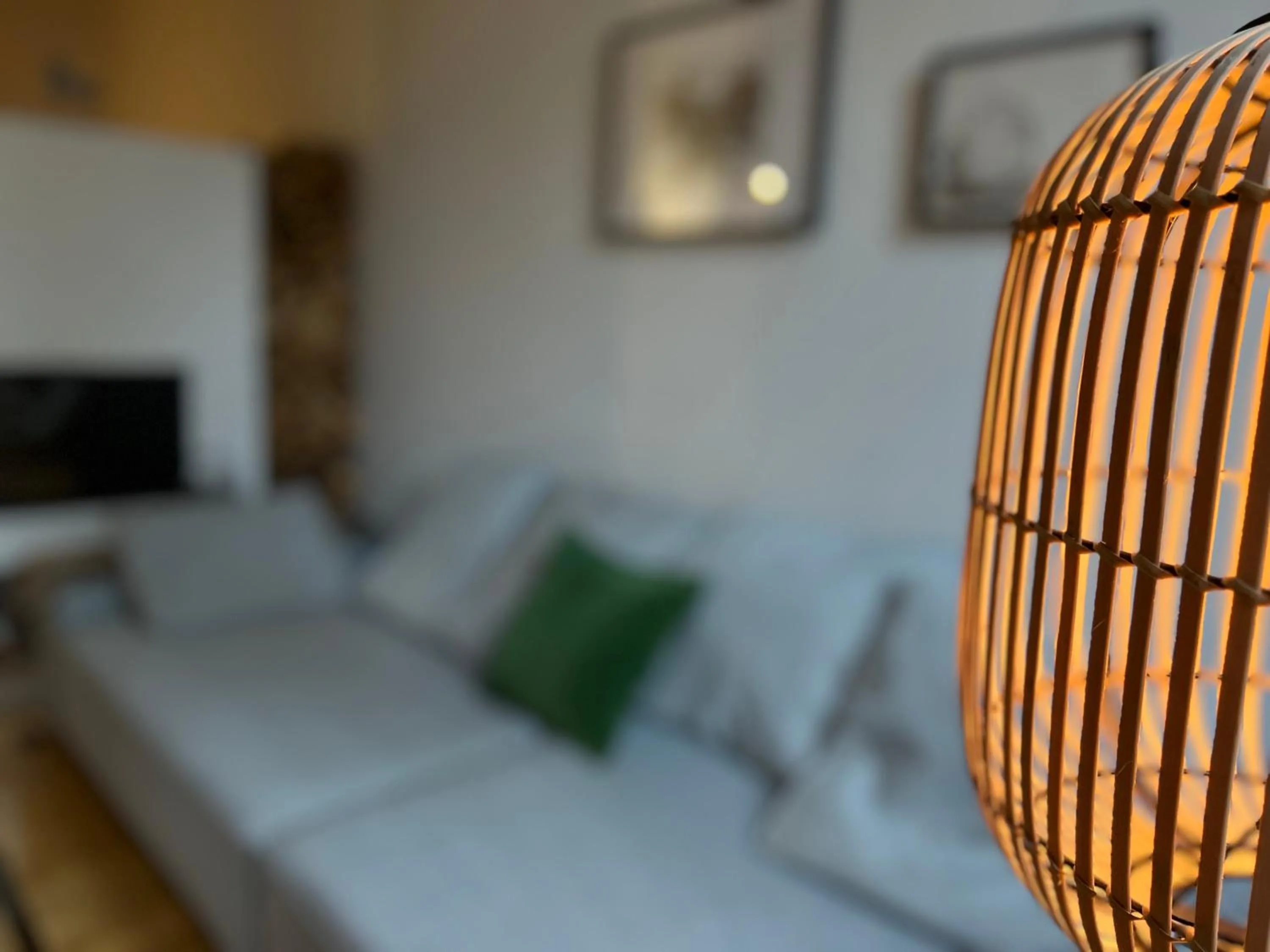 Living room in ARYVE JC Studio - Altstadtnahes Boutique Apartment mit Markenmatratzen auf Hotelniveau inklusive kostenfreiem Parkplatz
