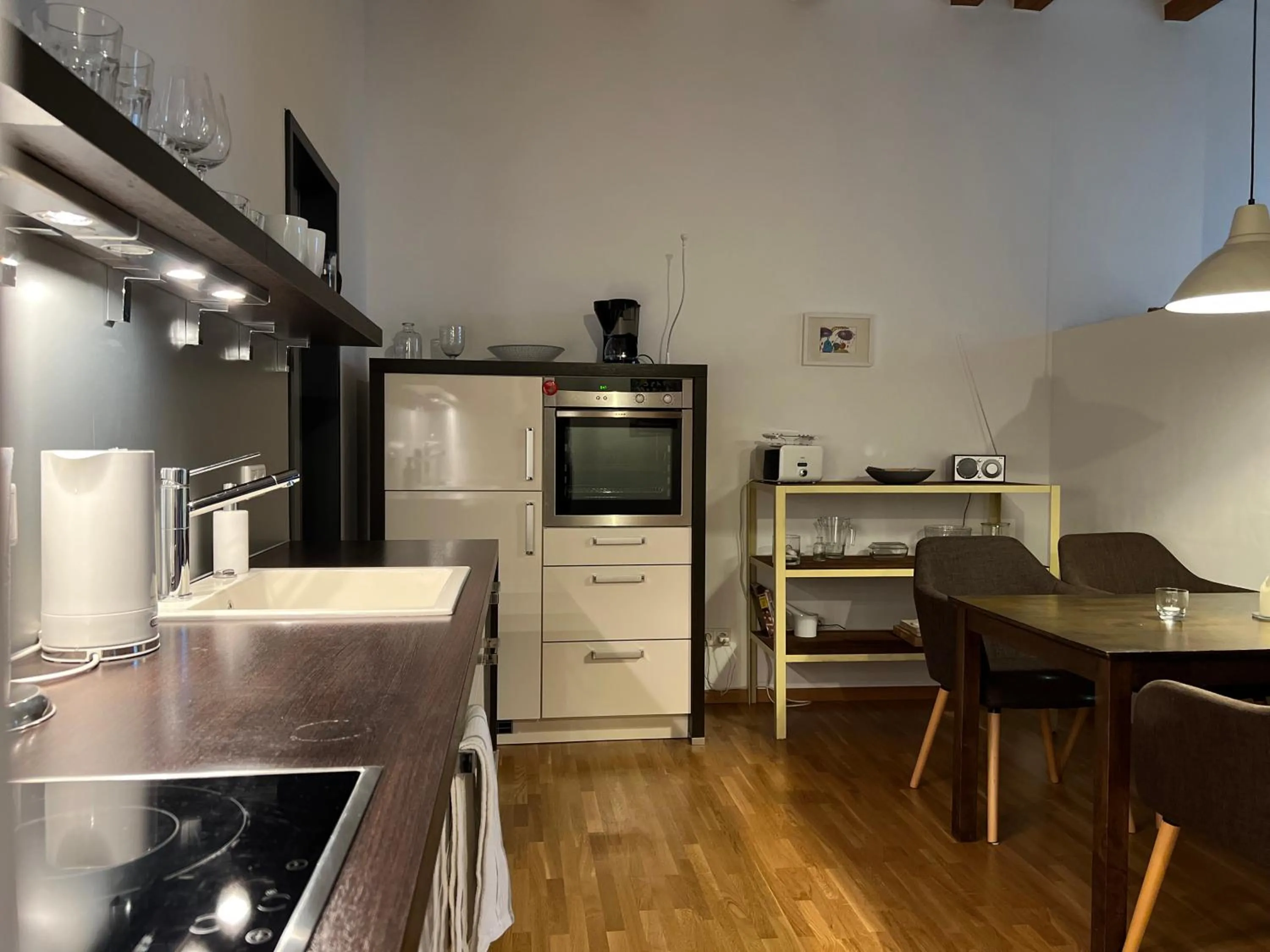 kitchen in ARYVE JC Studio - Altstadtnahes Boutique Apartment mit Markenmatratzen auf Hotelniveau inklusive kostenfreiem Parkplatz