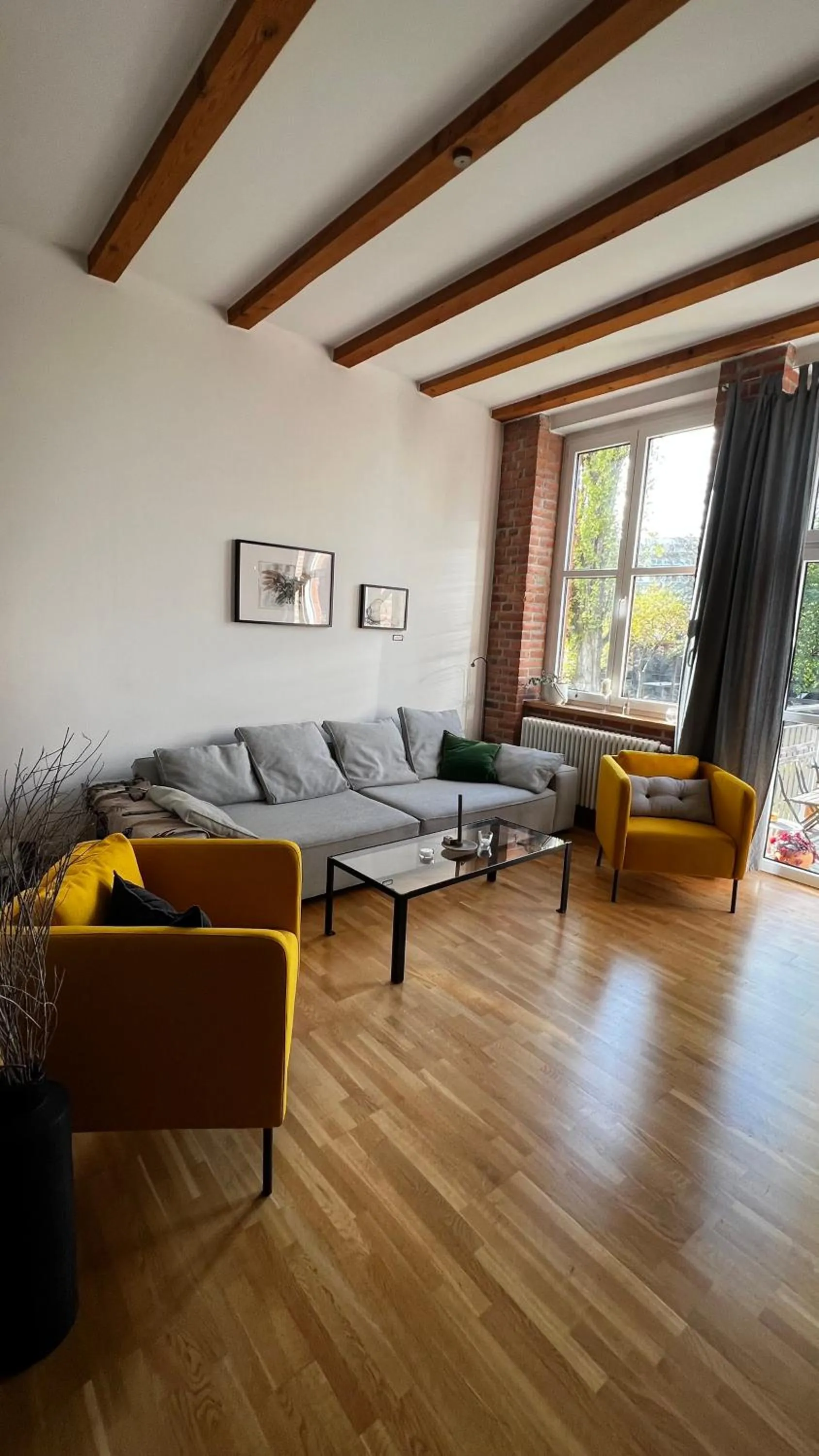 Living room in ARYVE JC Studio - Altstadtnahes Boutique Apartment mit Markenmatratzen auf Hotelniveau inklusive kostenfreiem Parkplatz