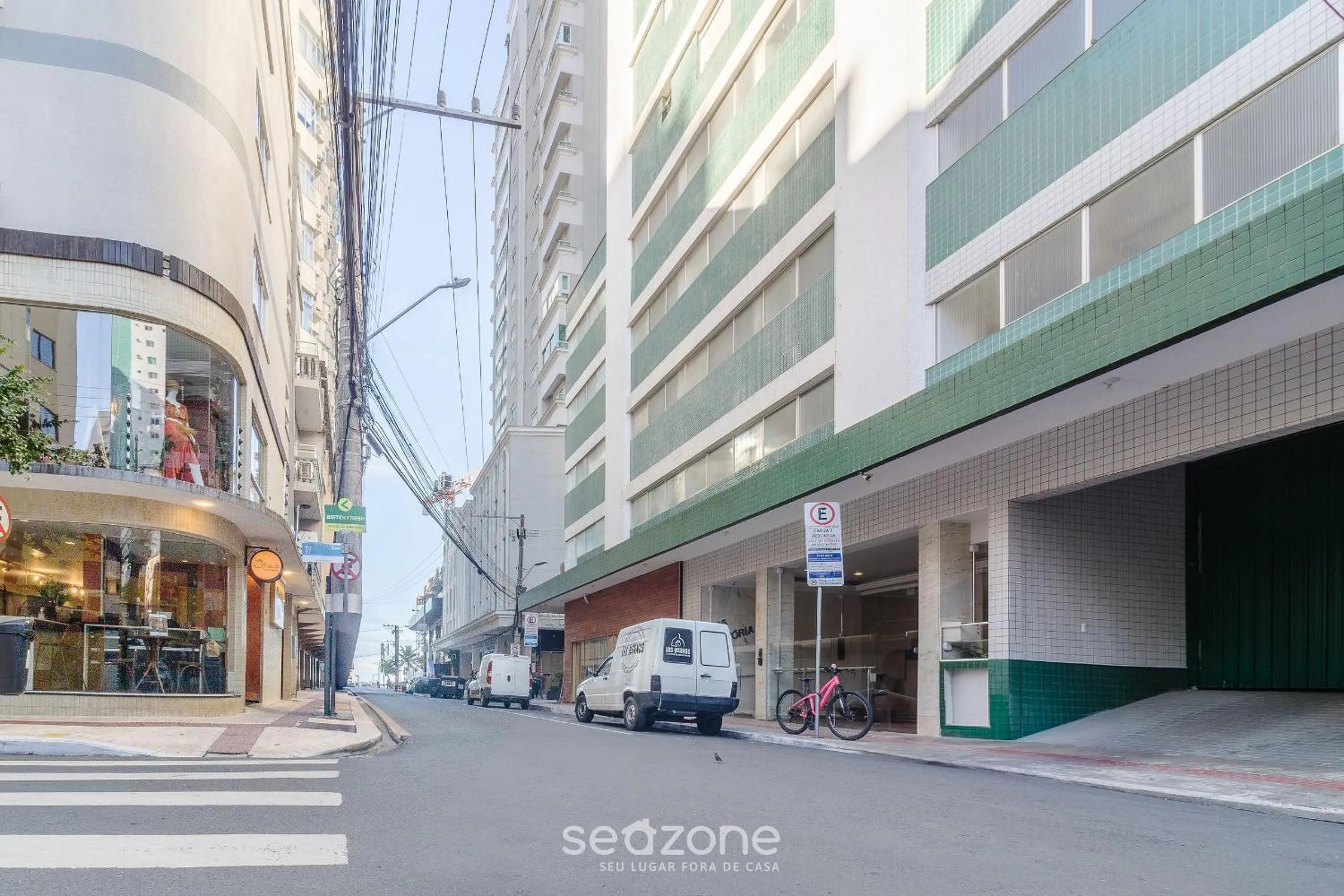 Aptos modernos e completos a 100m da Praia Central - VTR
