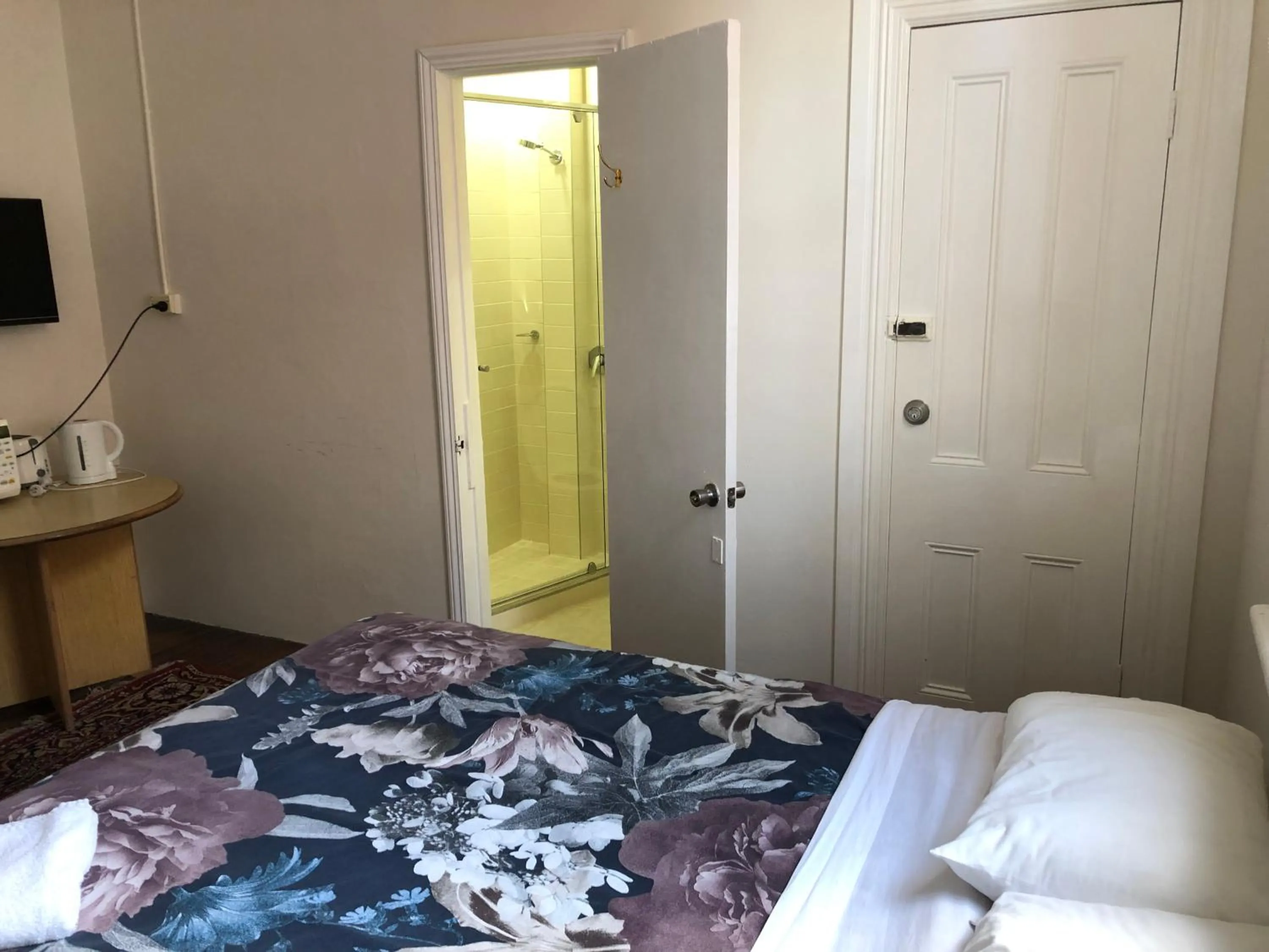 Bed in Northlodge Central City Apartments