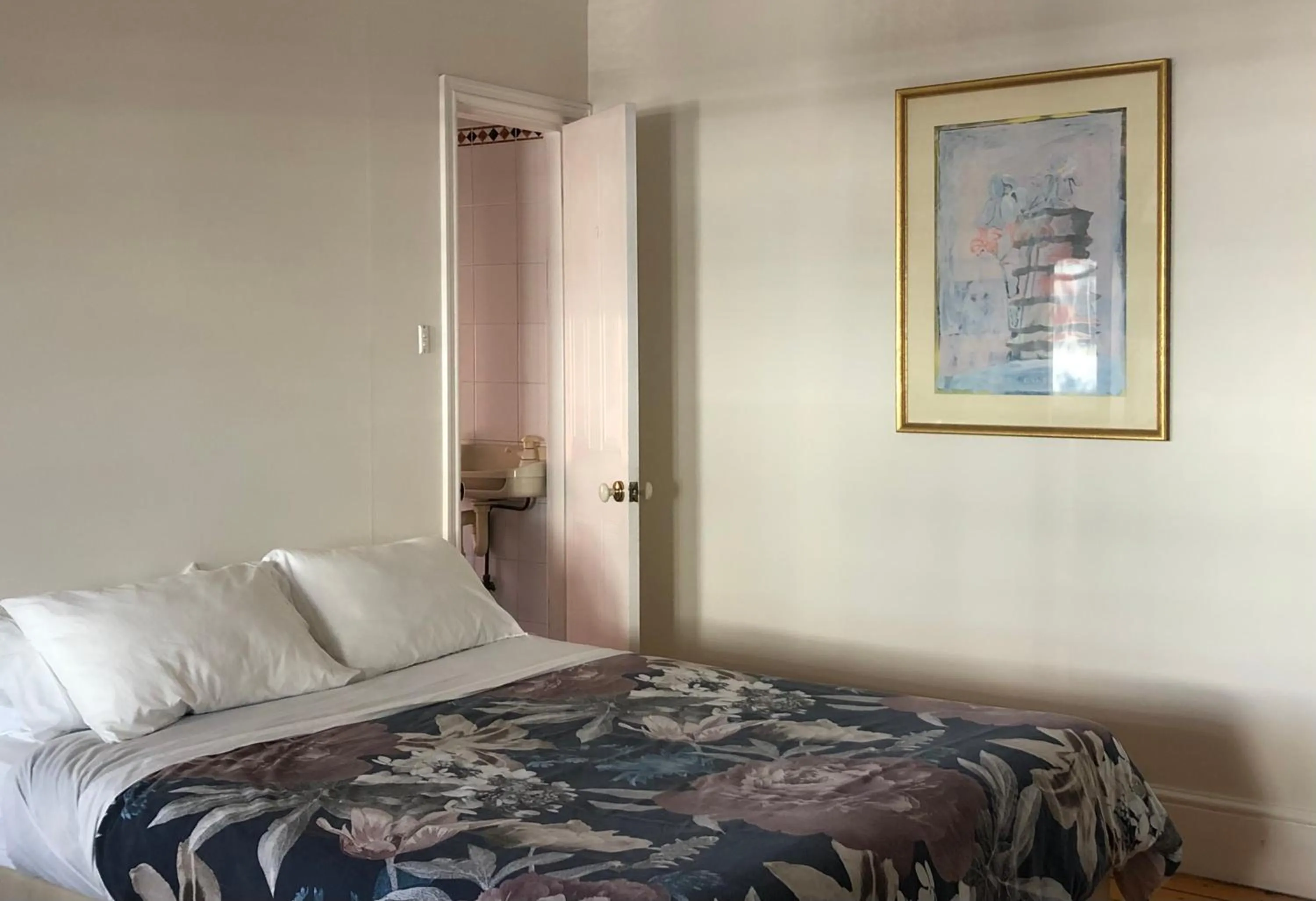 Bed in Northlodge Central City Apartments