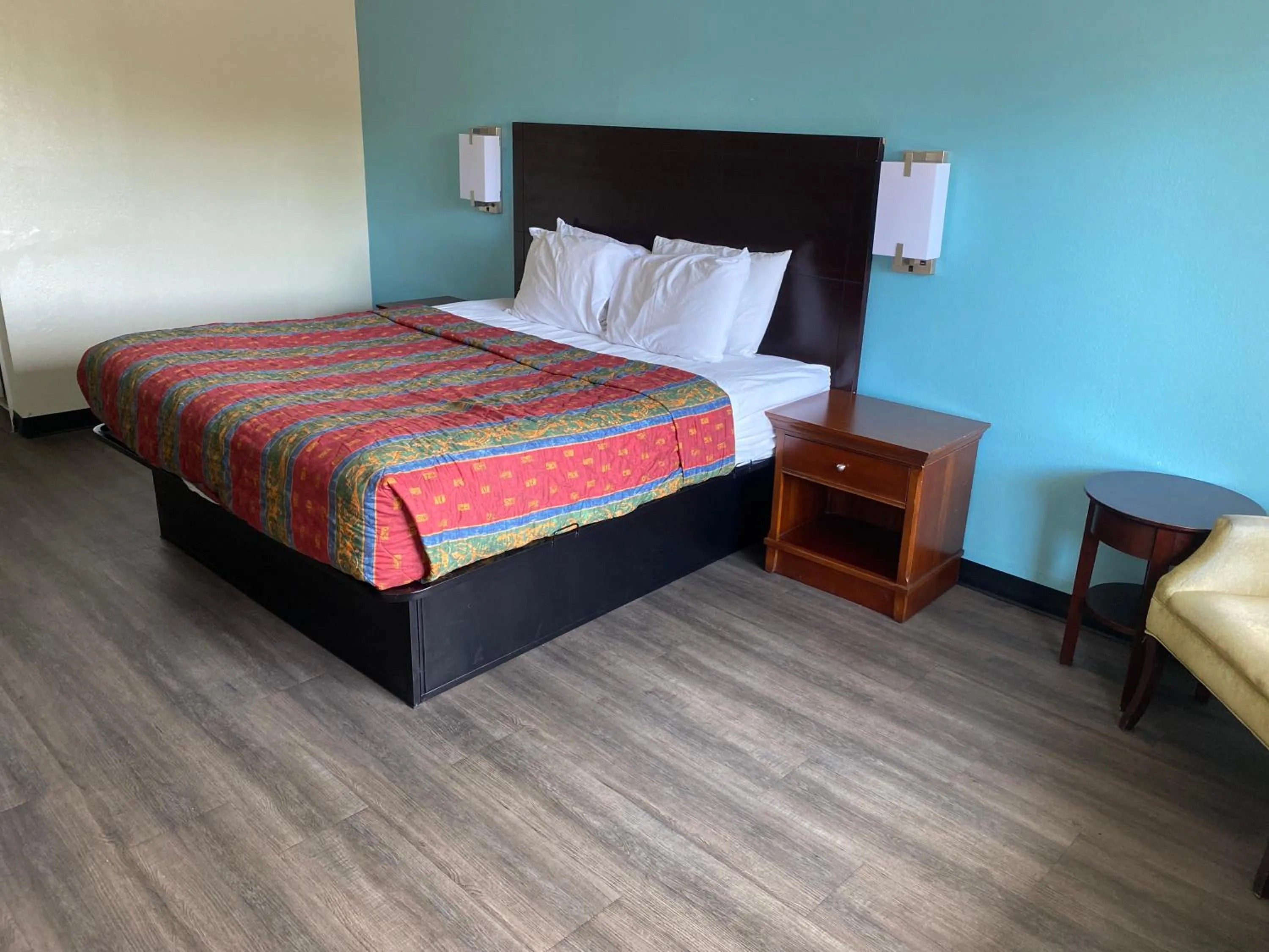 Bed in Havelock inn & suites