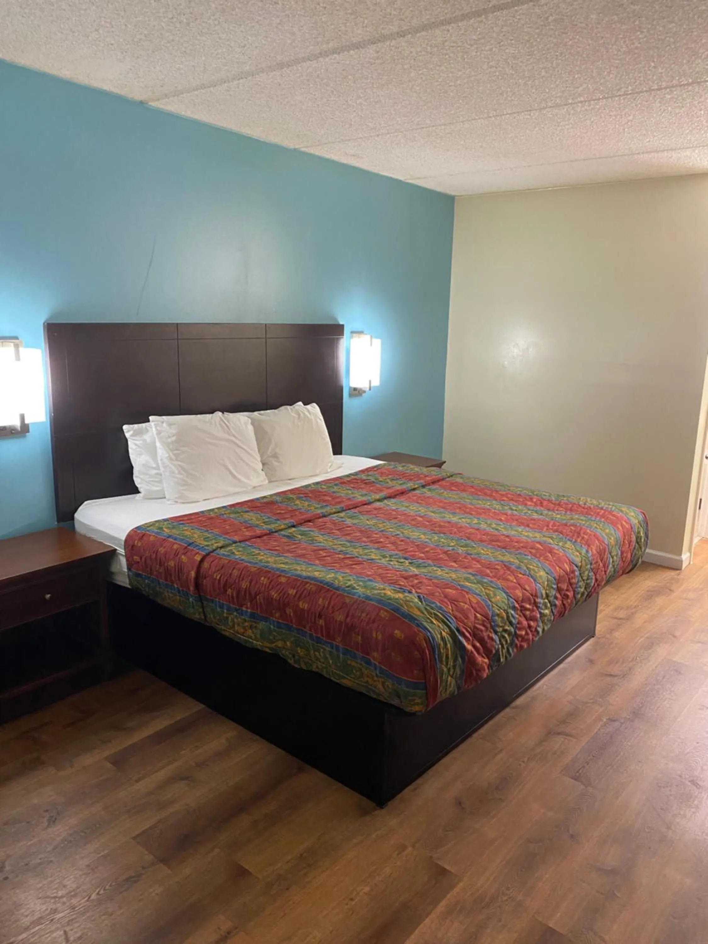 Bed in Havelock inn & suites