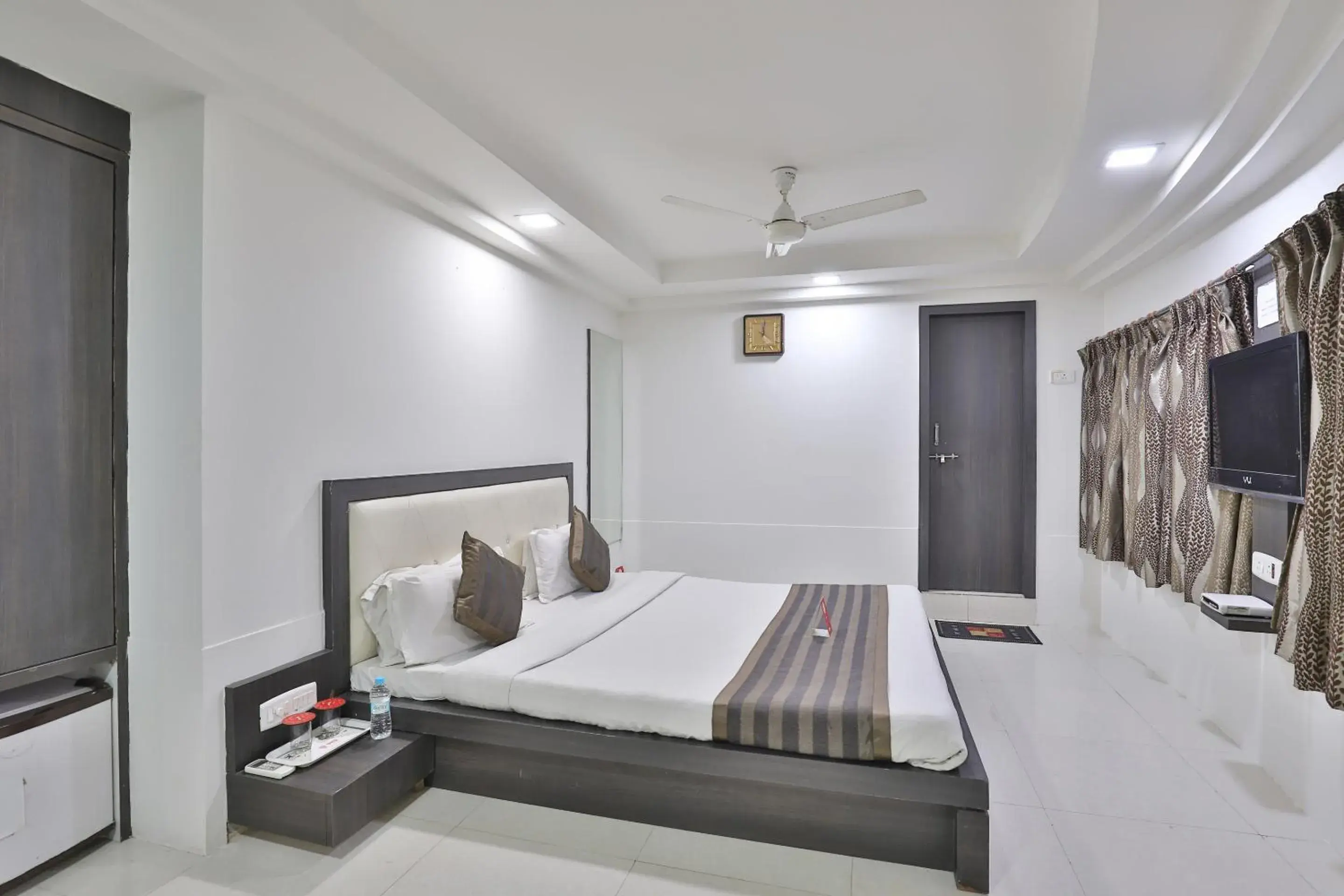 Photo of the whole room, Bed in Hotel Nova Cross Road Photo of the whole room, Bed in Hotel Nova Cross Road