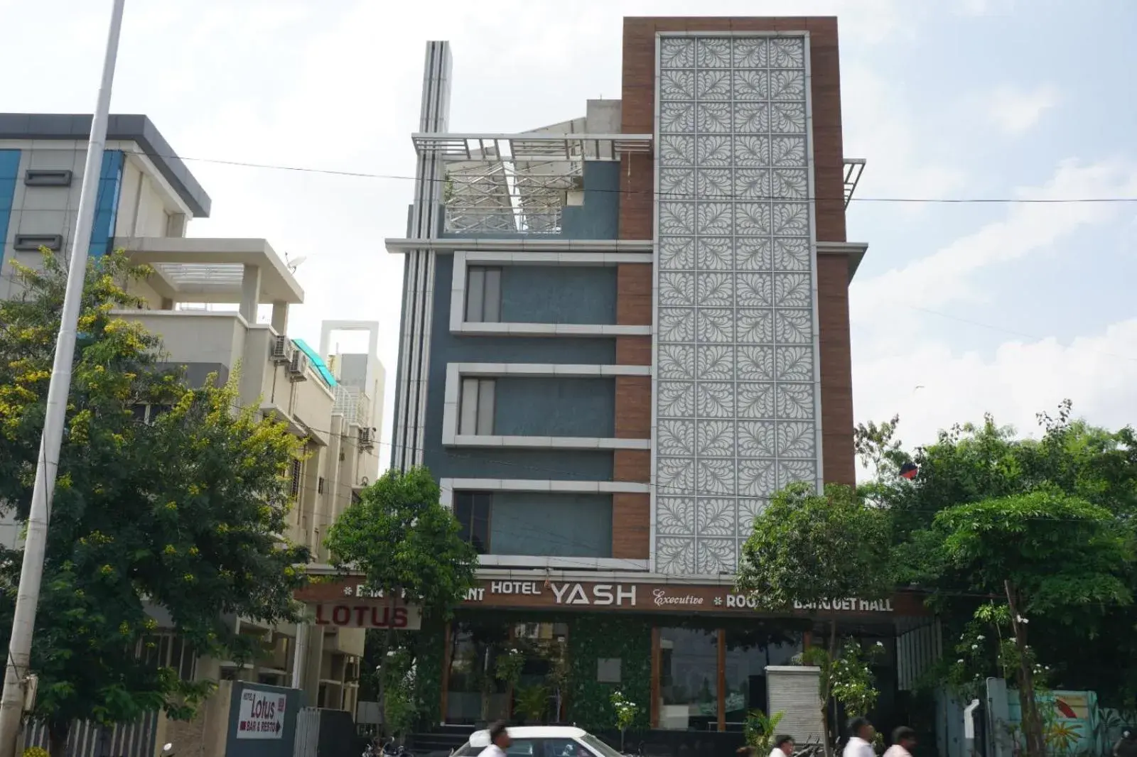 Property building in Hotel Yash Executive Property building in Hotel Yash Executive