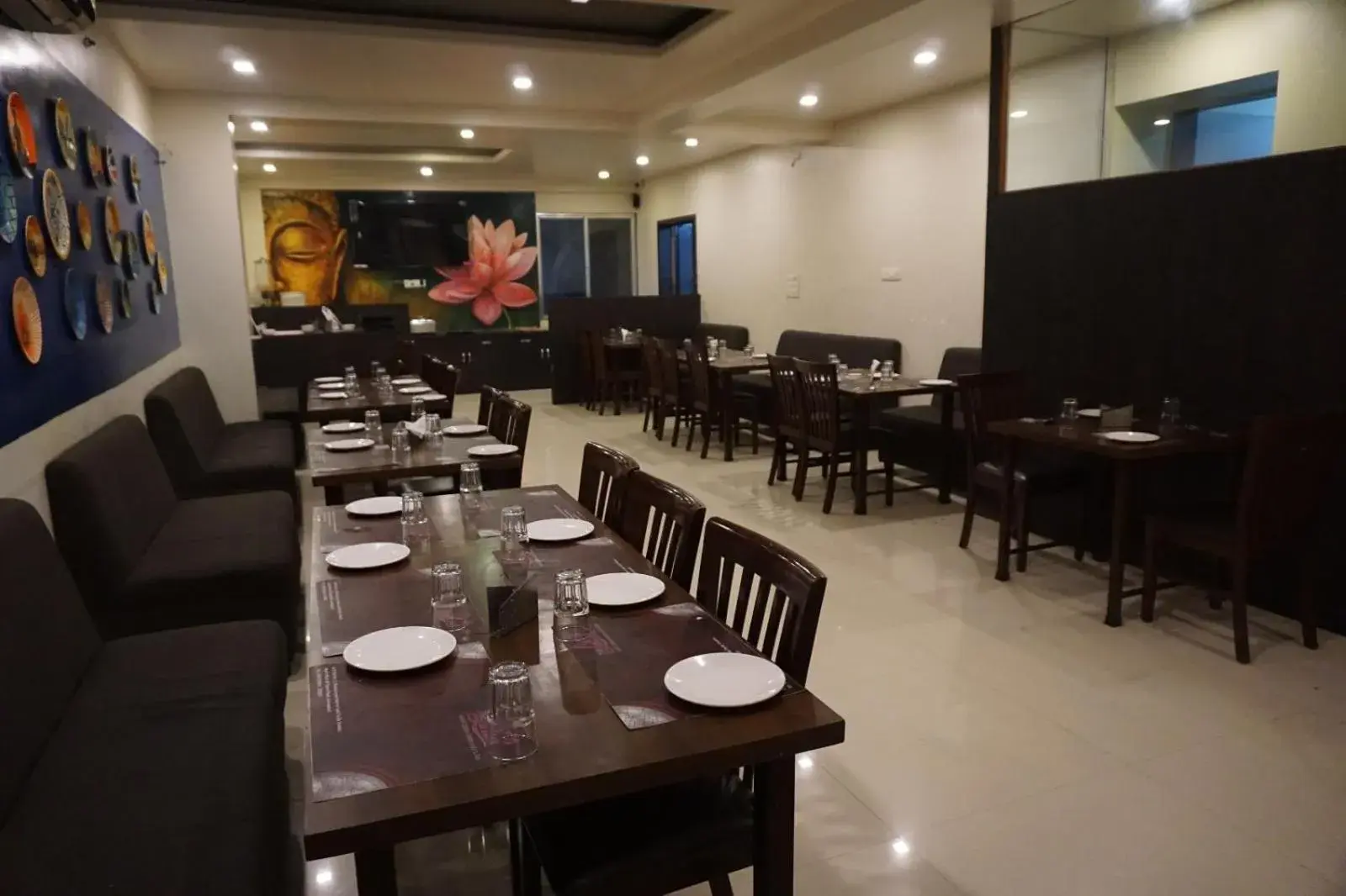Restaurant/places to eat in Hotel Yash Executive Restaurant/places to eat in Hotel Yash Executive