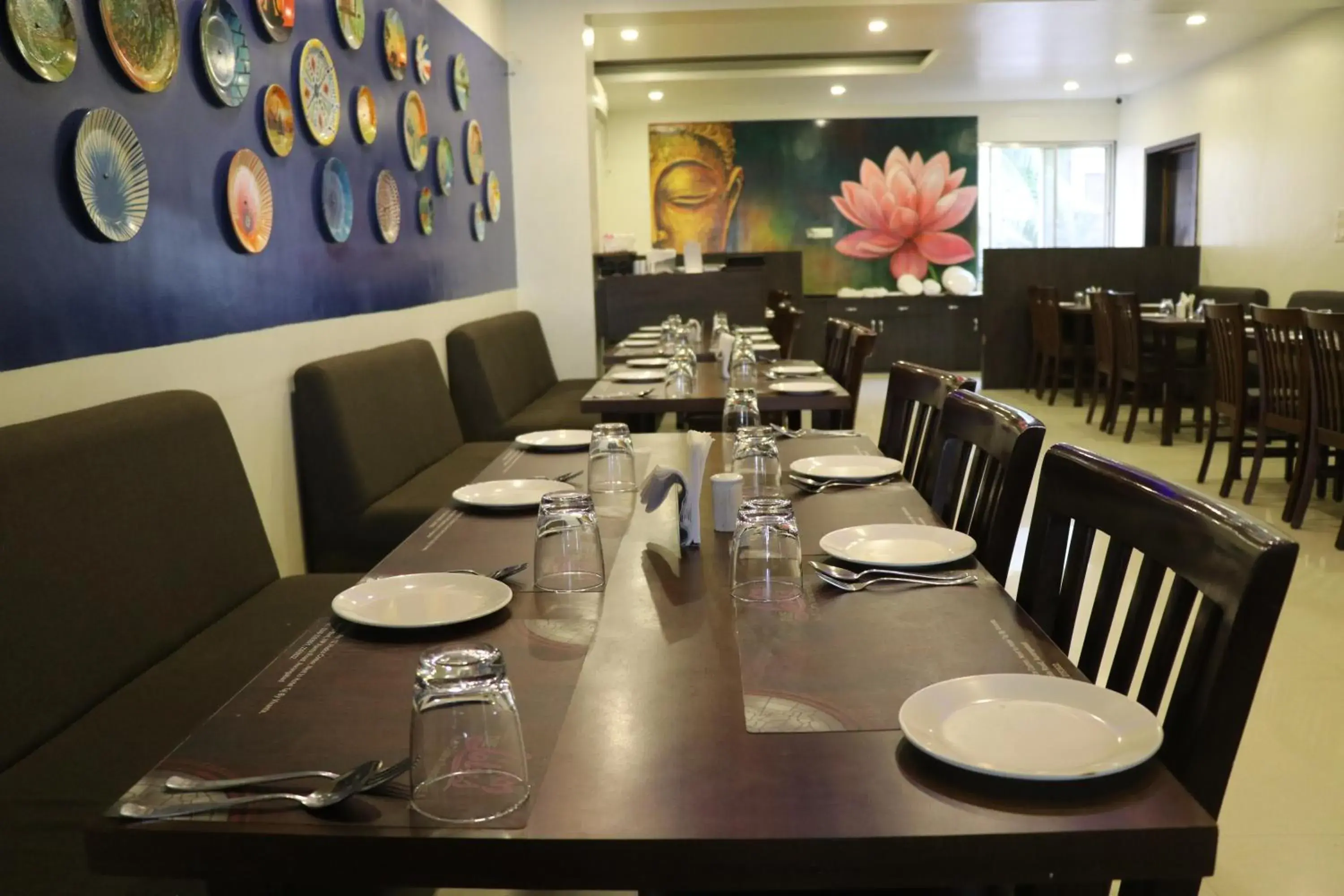 Restaurant/places to eat in Hotel Yash Executive Restaurant/places to eat in Hotel Yash Executive