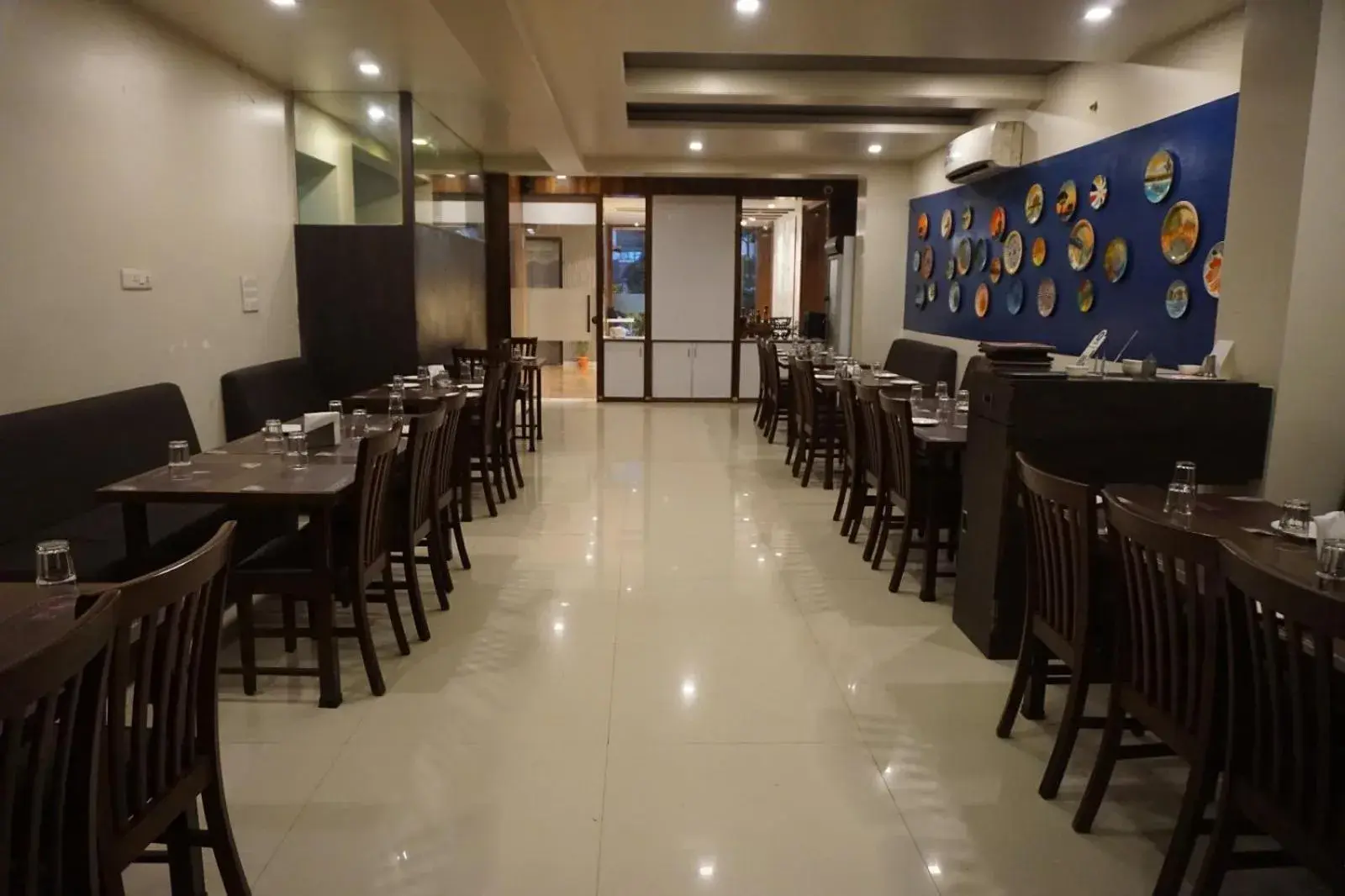 Restaurant/places to eat in Hotel Yash Executive Restaurant/places to eat in Hotel Yash Executive