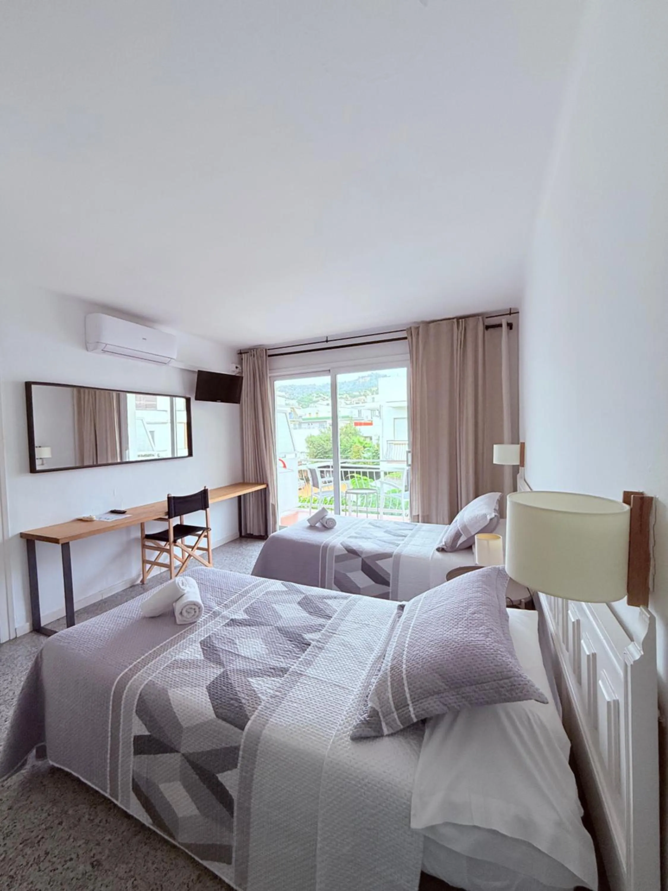 Twin Room in L'Illa Hotel