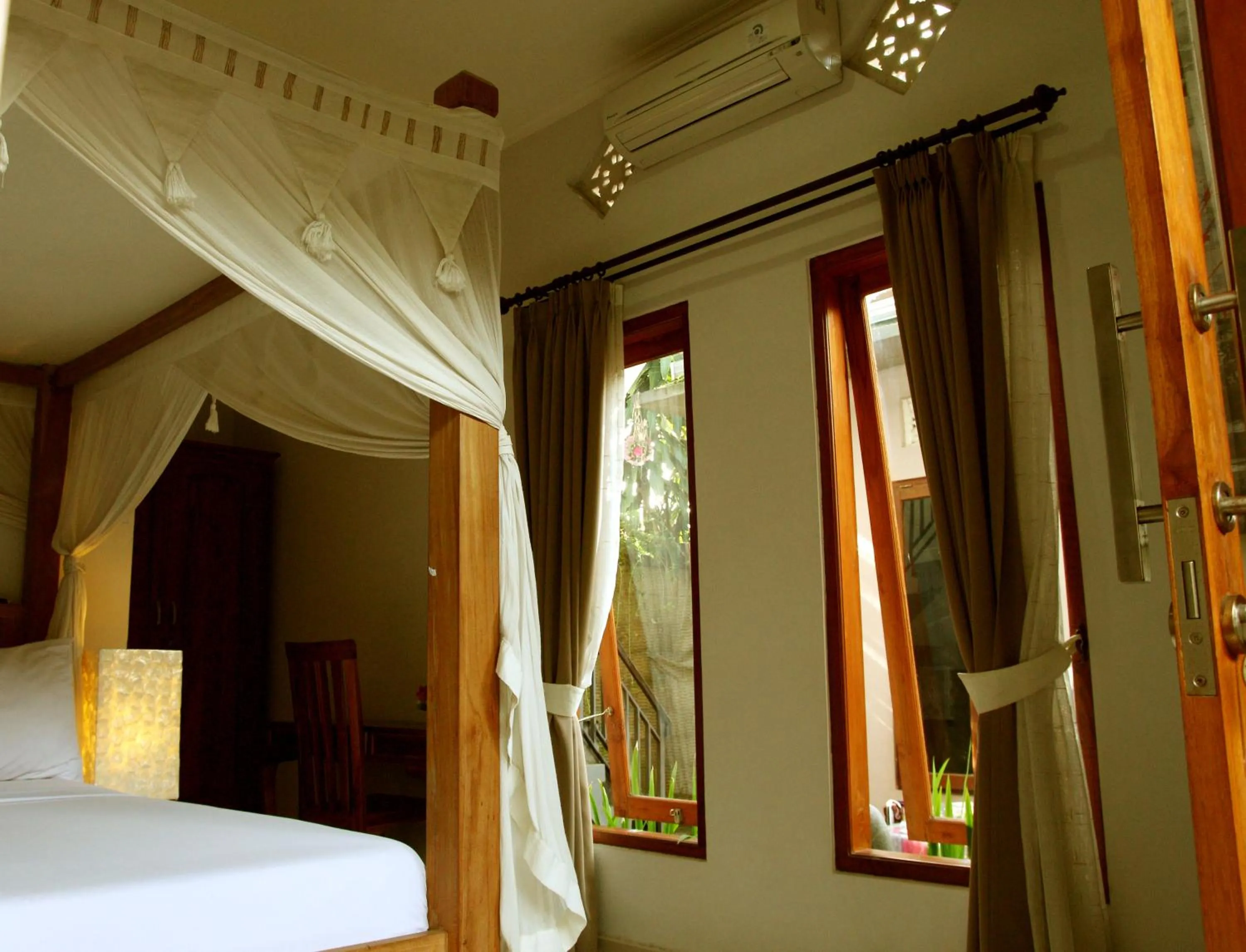 Photo of the whole room, Bed in Suryadina Guest House