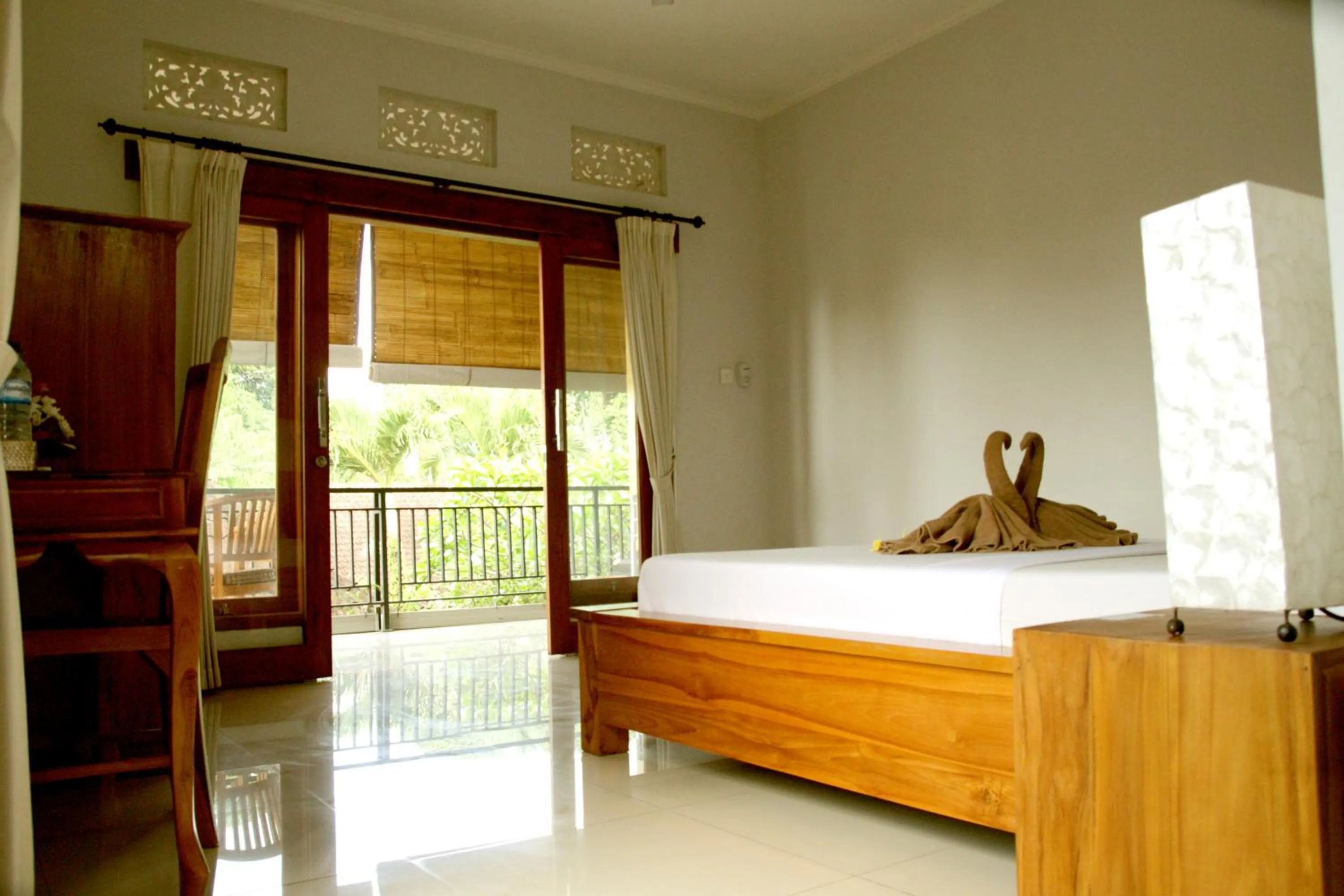 Bed in Suryadina Guest House