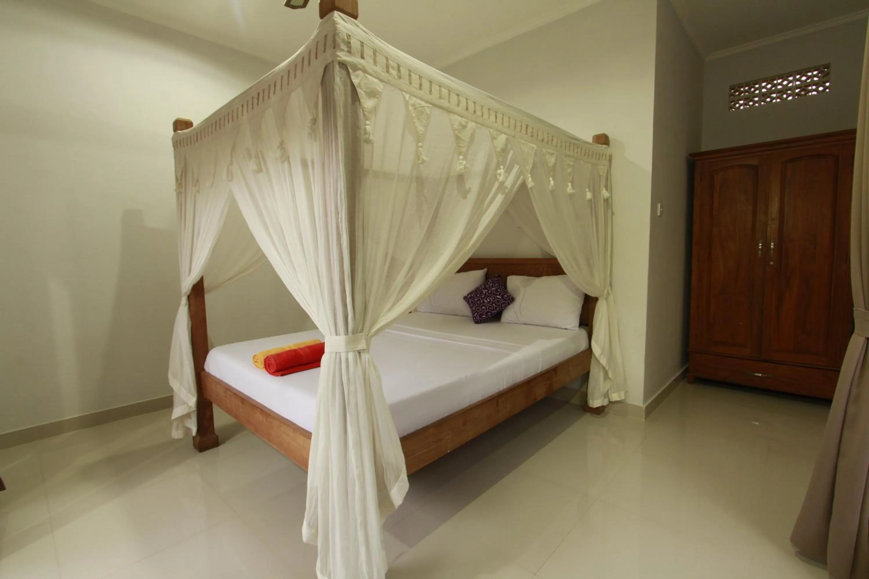 Decorative detail, Bed in Suryadina Guest House