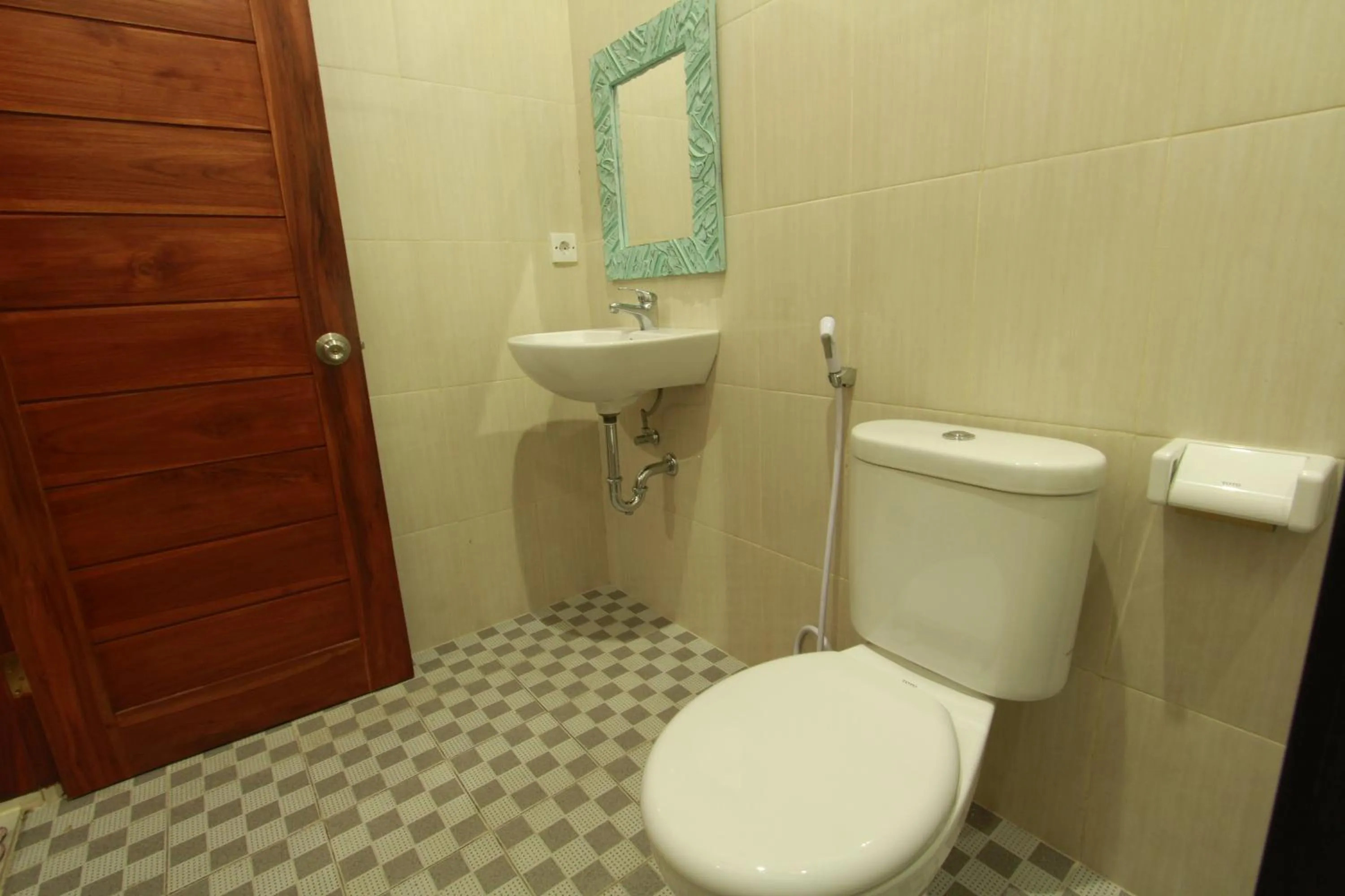 Shower in Suryadina Guest House