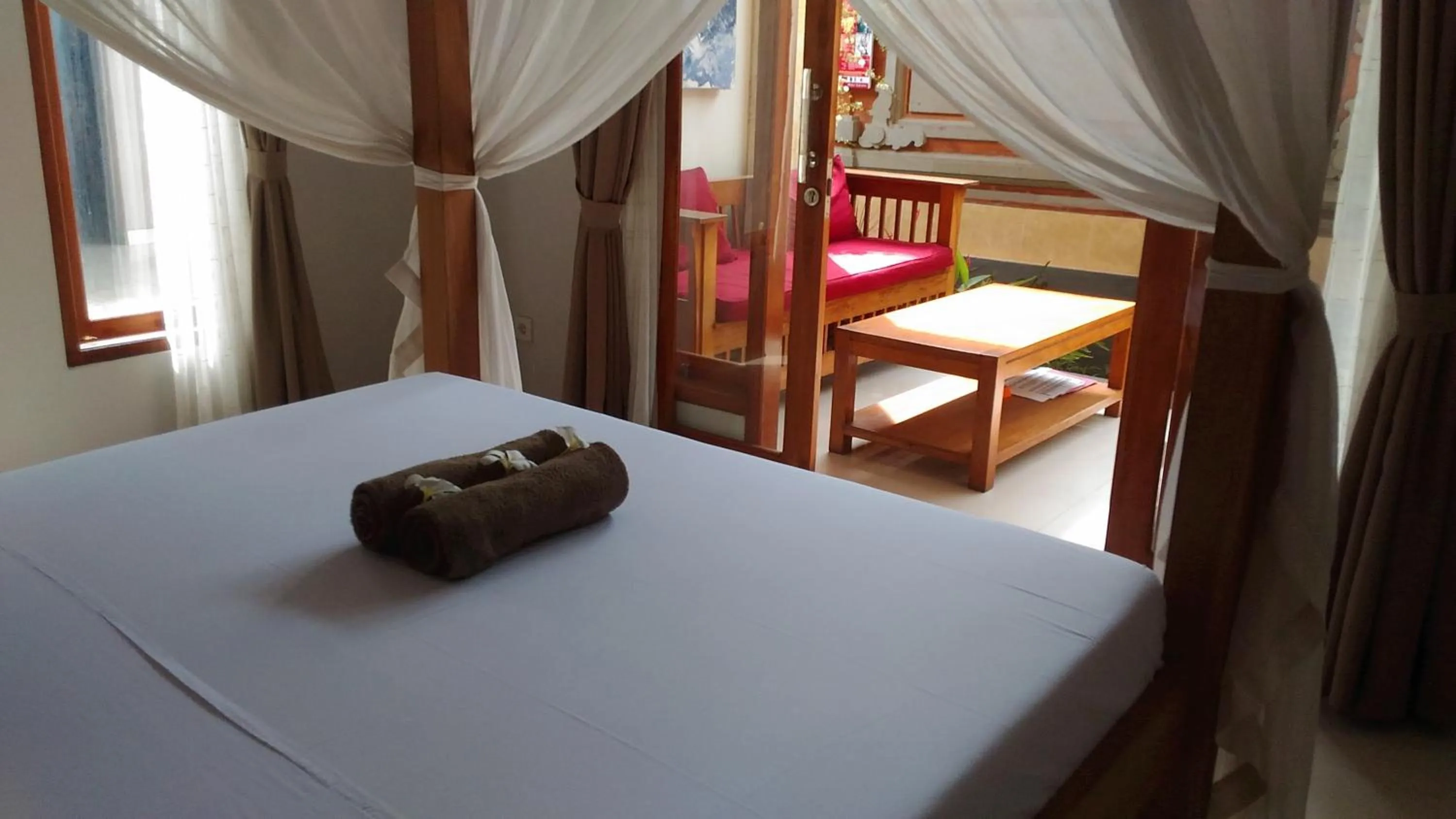 Garden, Bed in Suryadina Guest House