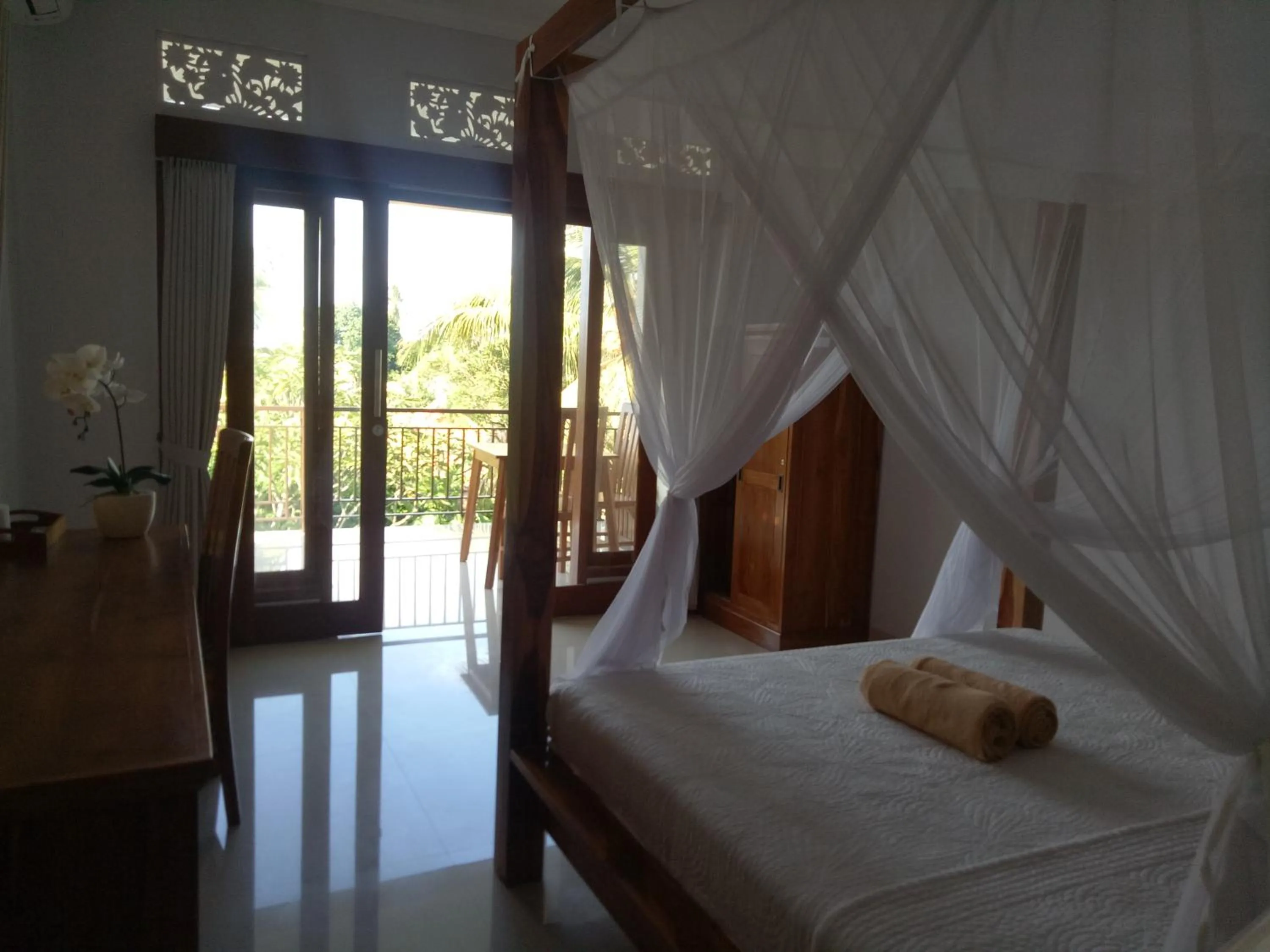 Bed in Suryadina Guest House