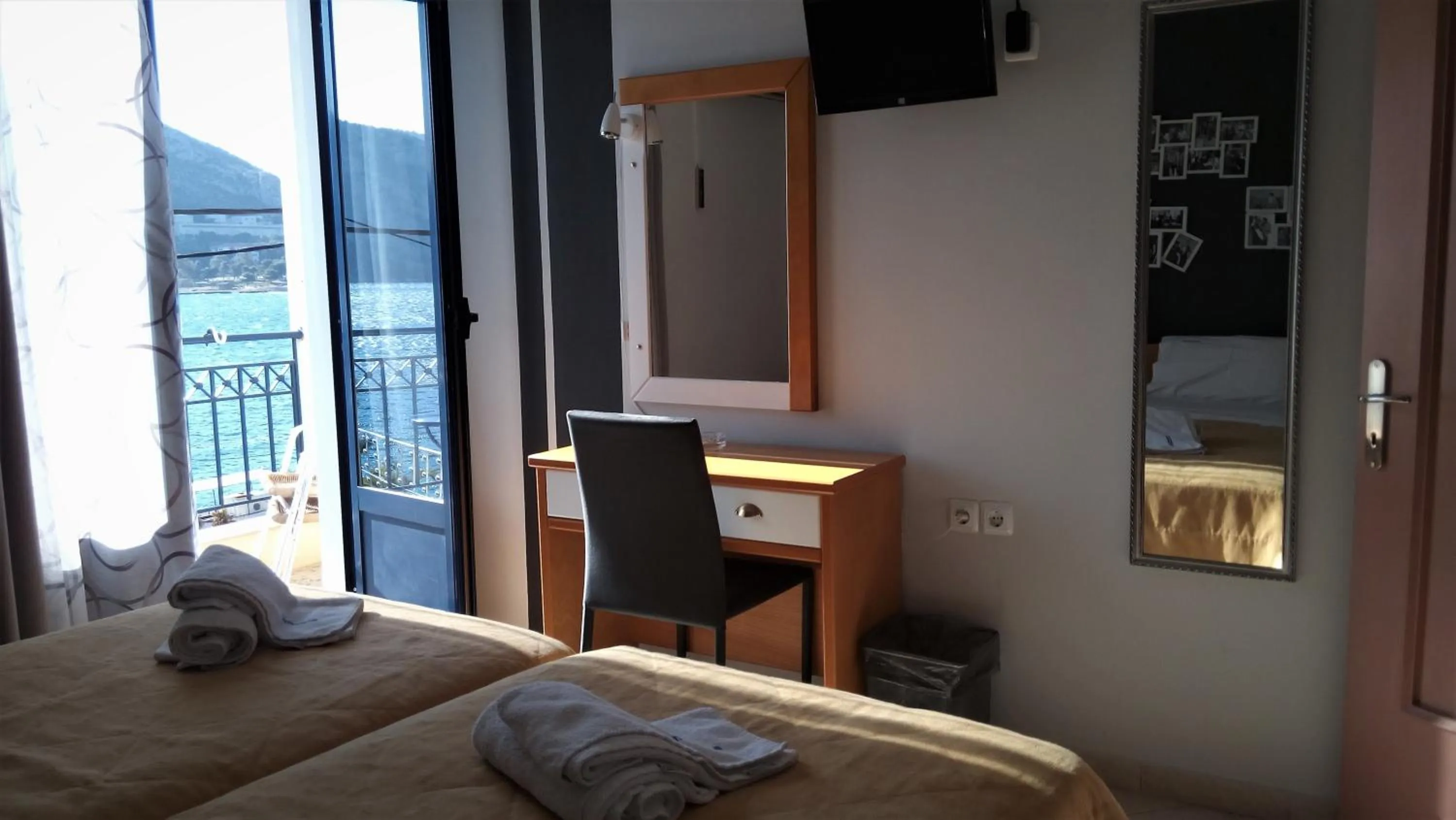 Bedroom, Bed in Iridanos