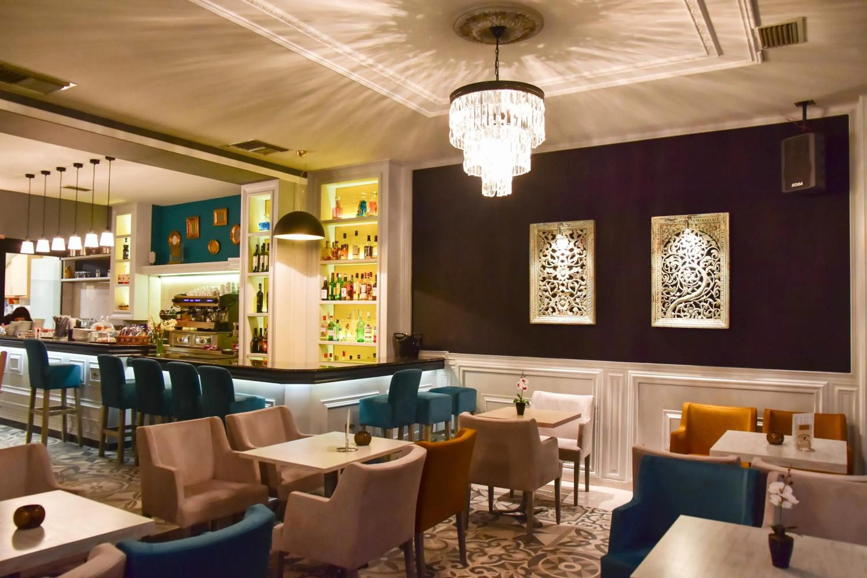 Lounge or bar in Iridanos