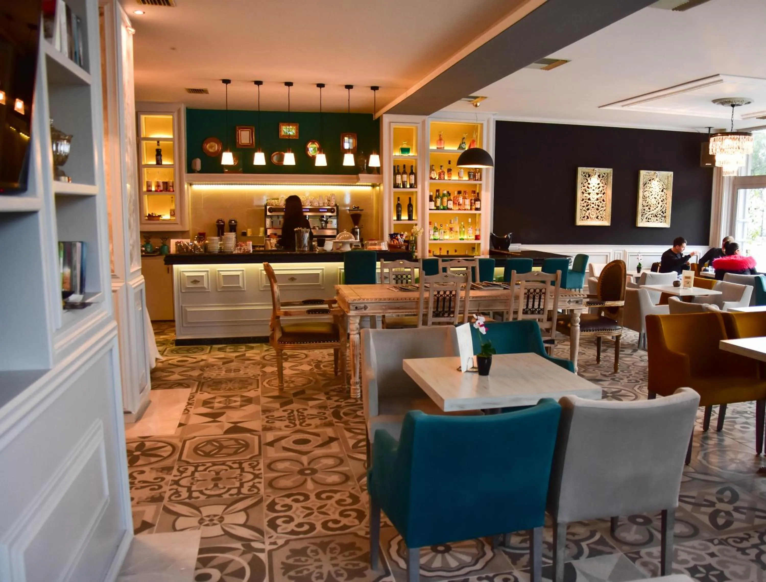 Lounge or bar in Iridanos