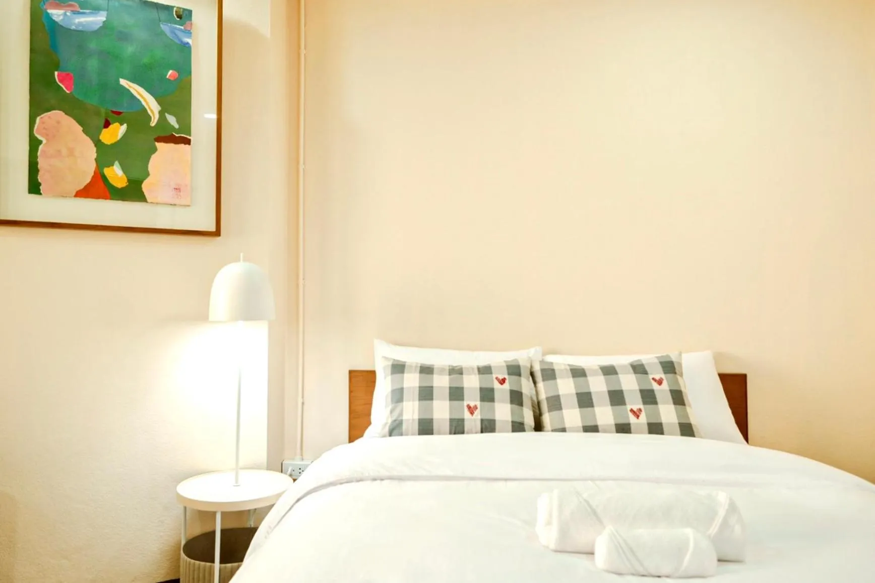 Bed in Thong Poon Apartment Chiang Mai