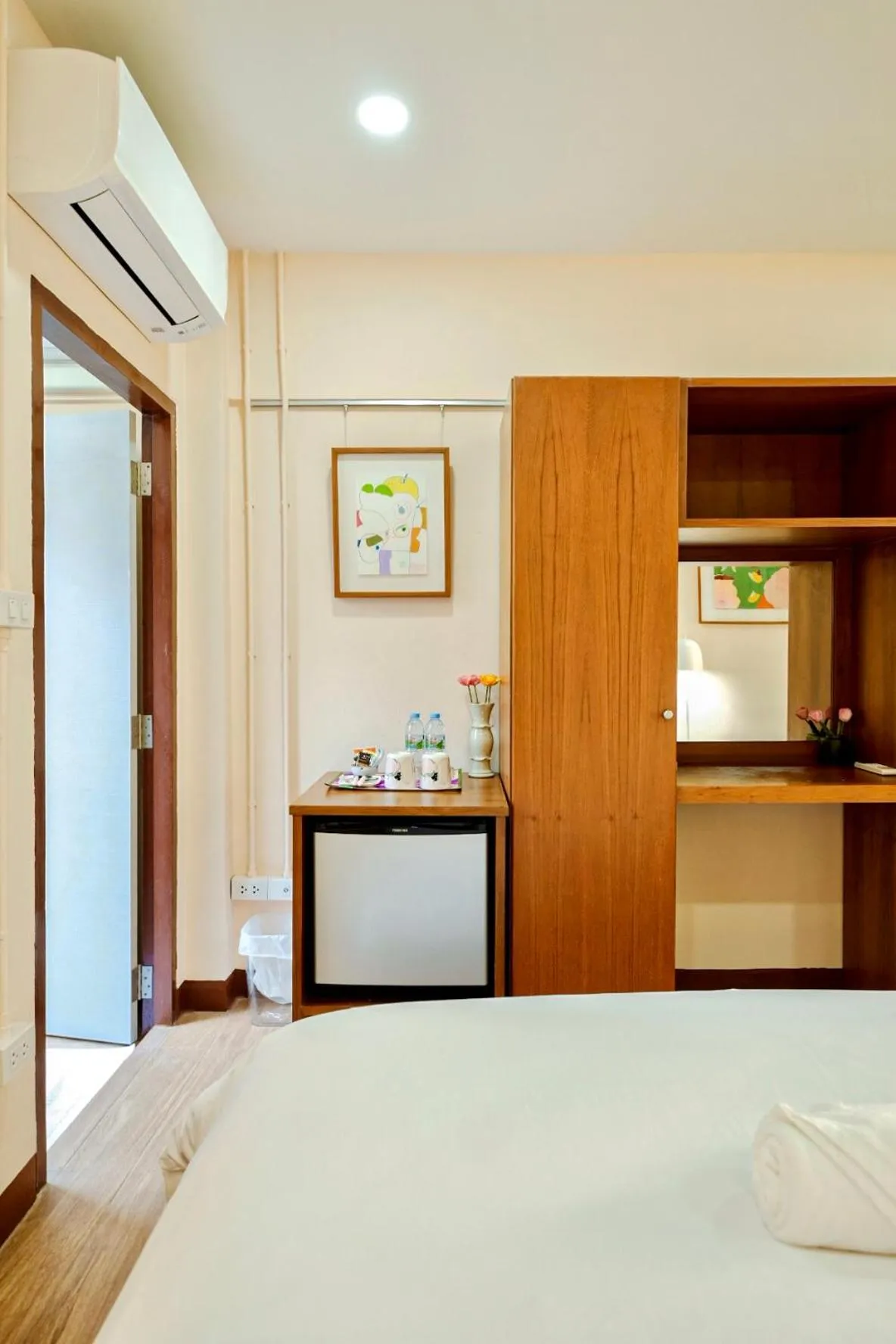 Photo of the whole room, Bed in Thong Poon Apartment Chiang Mai