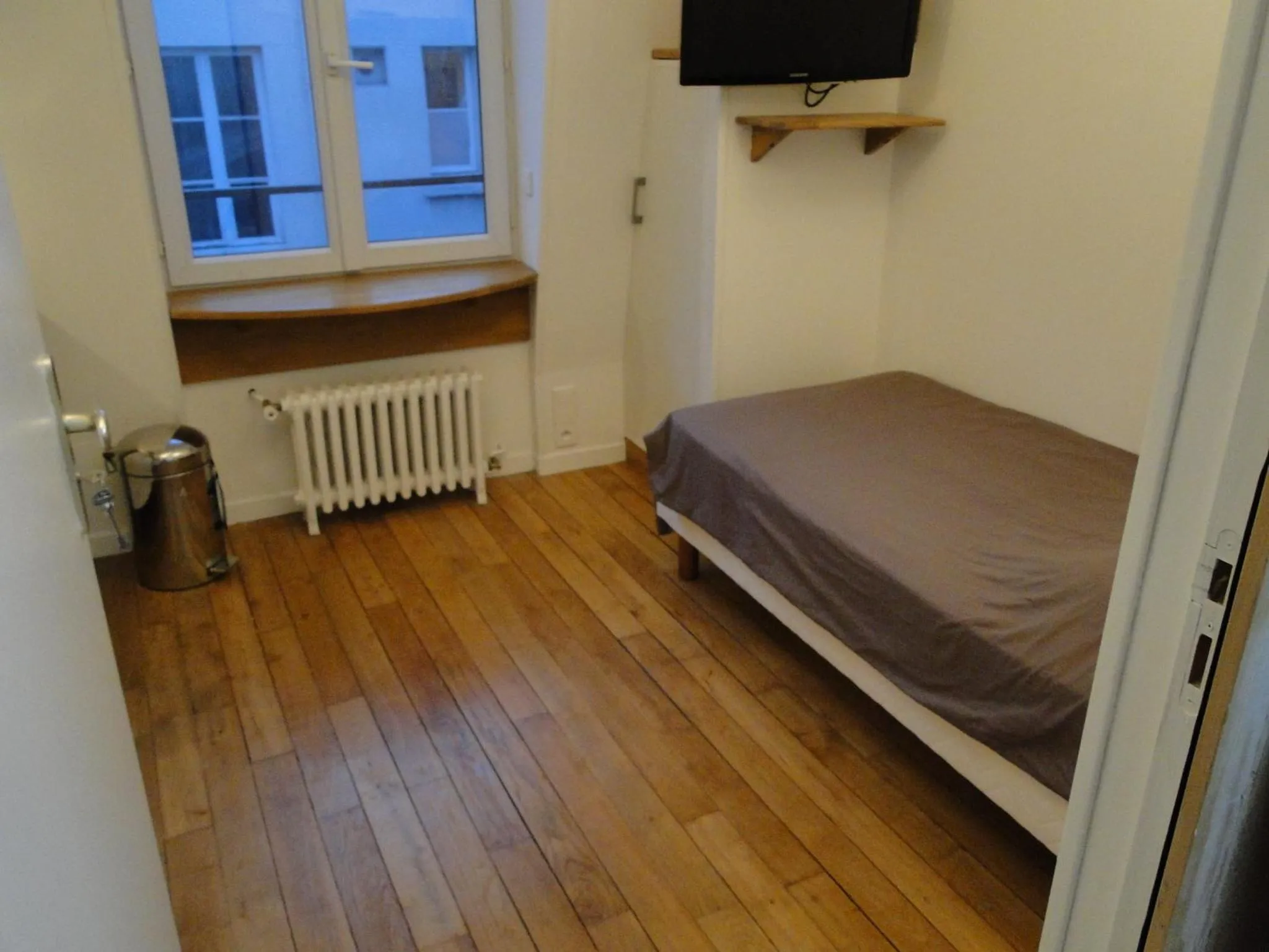 Bed in Salvy Residence