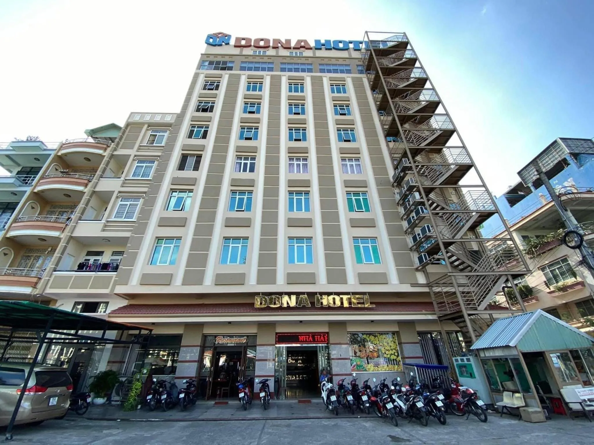 DONA Hotel