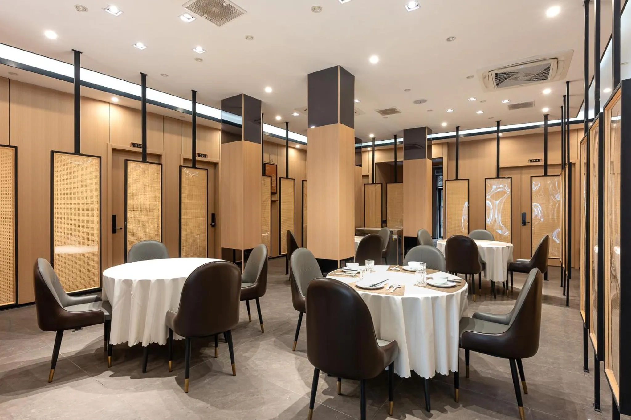 Restaurant/places to eat in Rama9 No1 Hotel