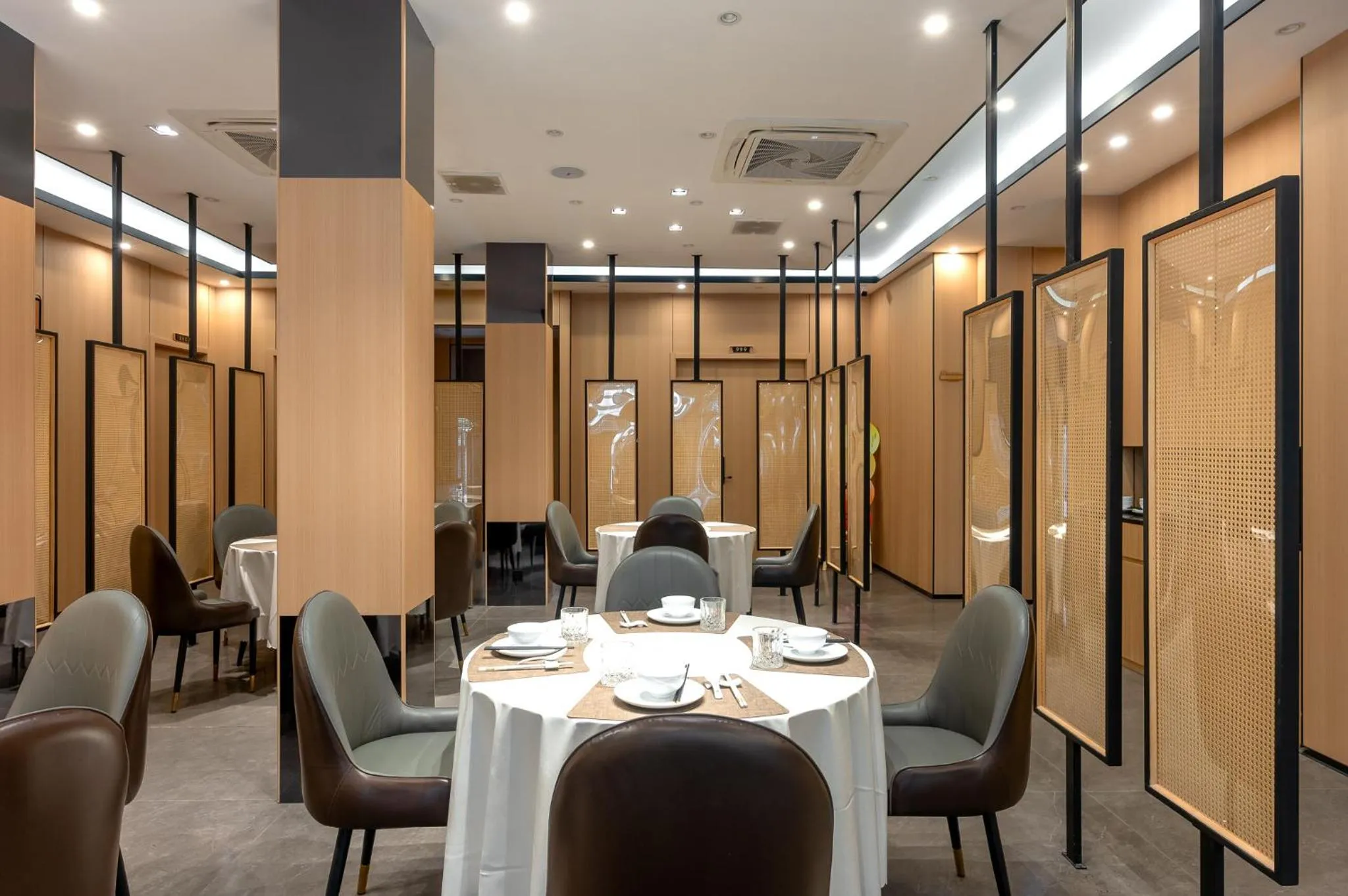 Restaurant/places to eat in Rama9 No1 Hotel