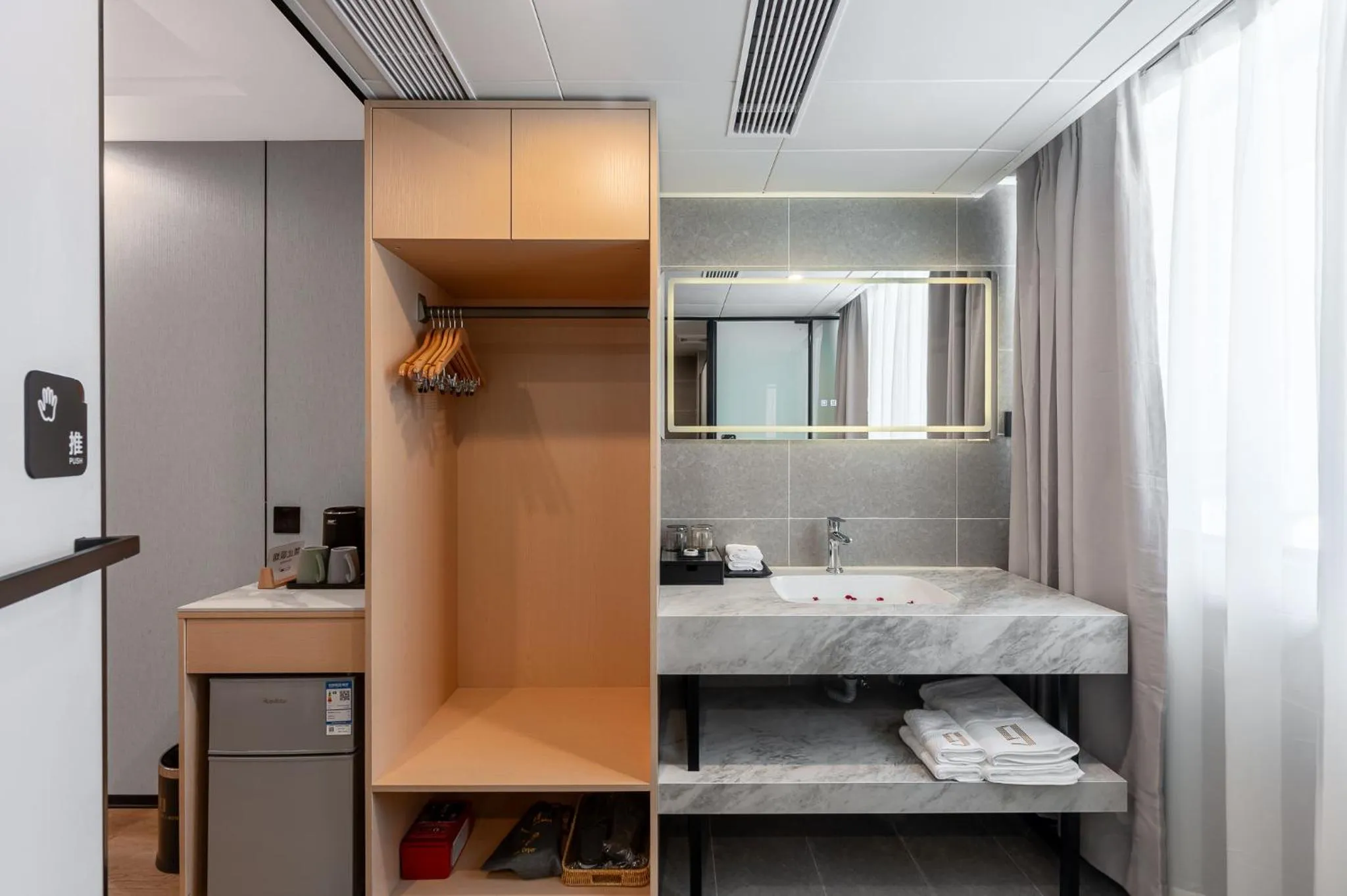 wardrobe, Bed in Rama9 No1 Hotel