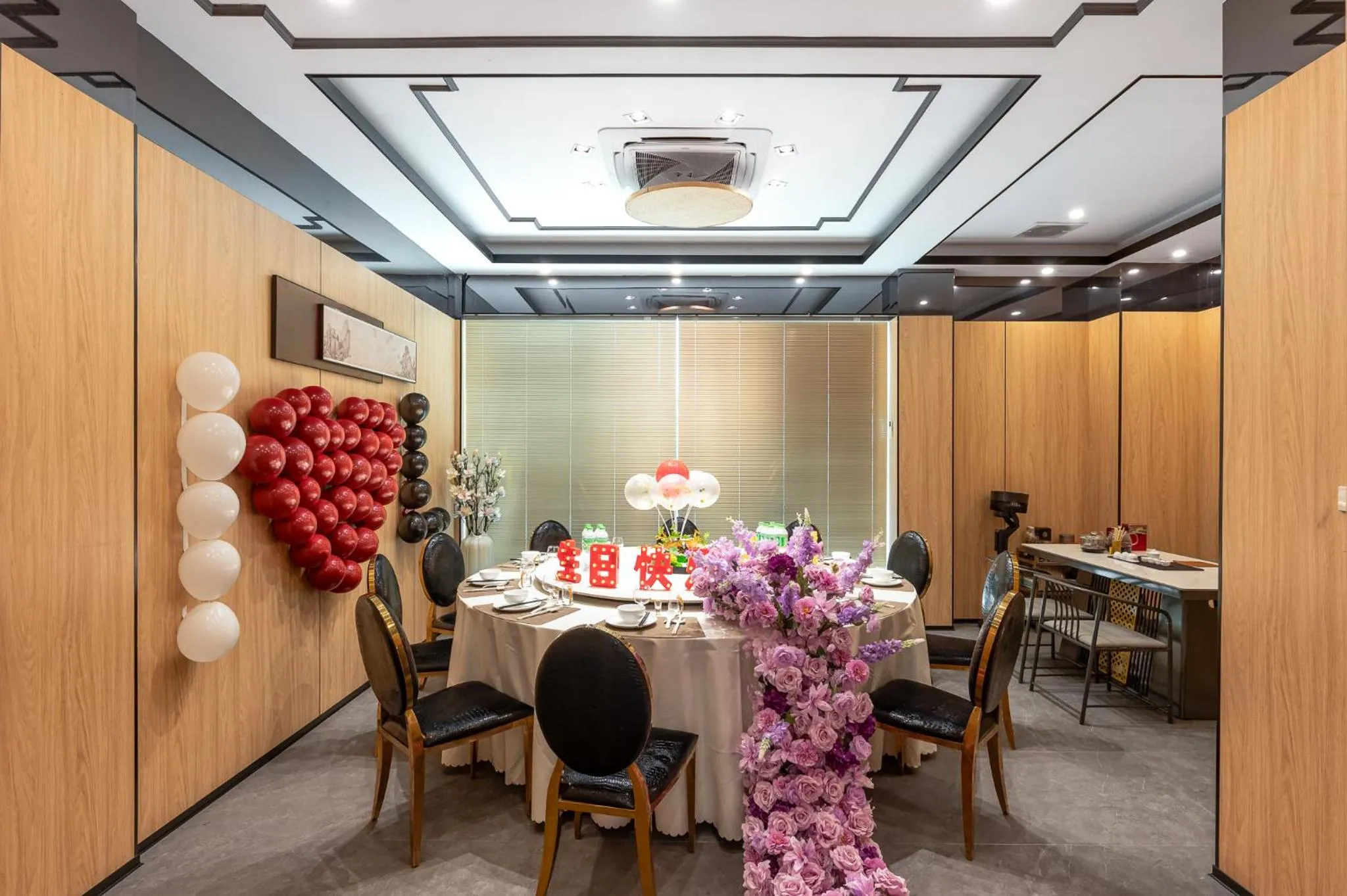 Restaurant/places to eat in Rama9 No1 Hotel