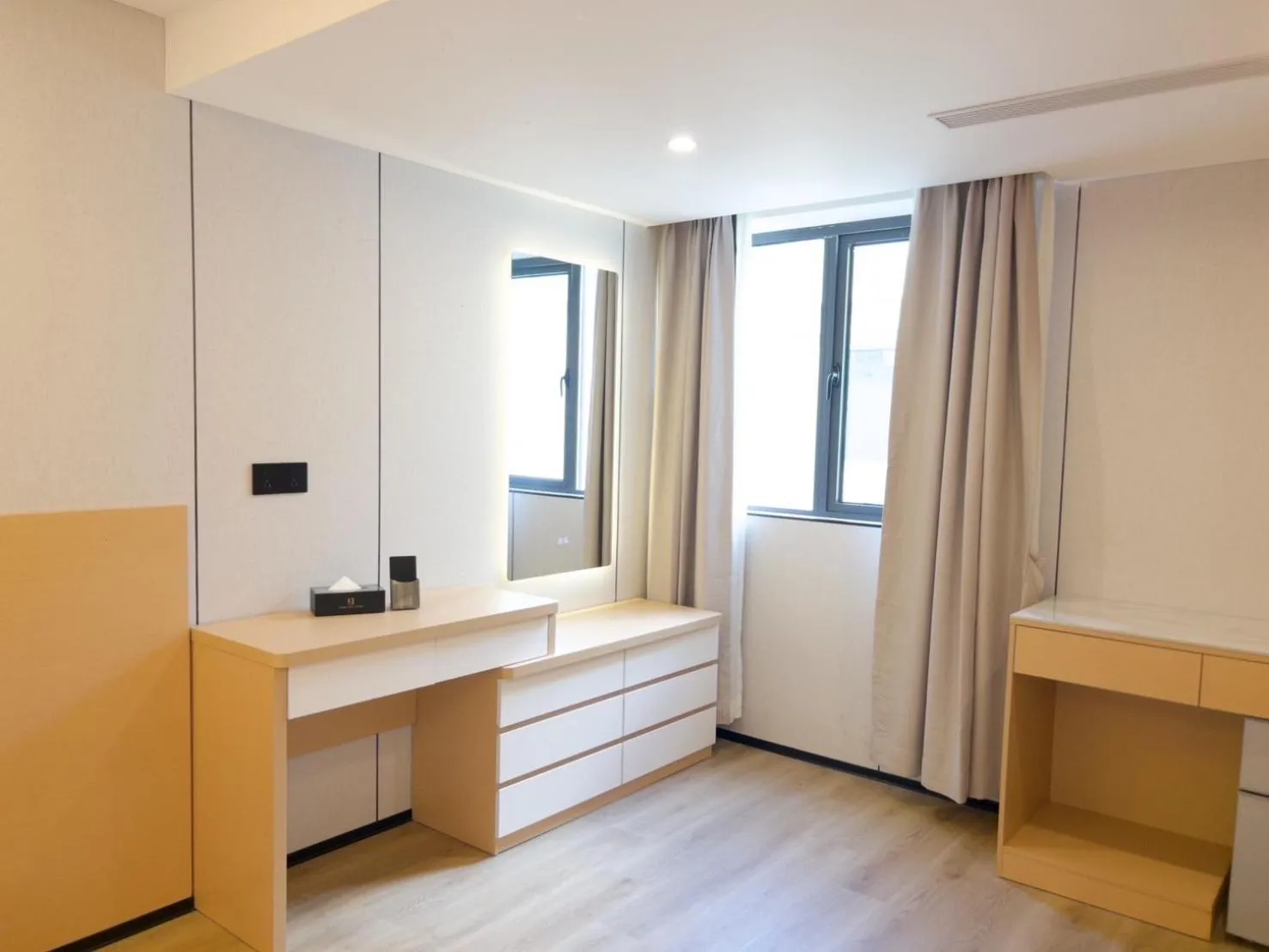 wardrobe in Rama9 No1 Hotel