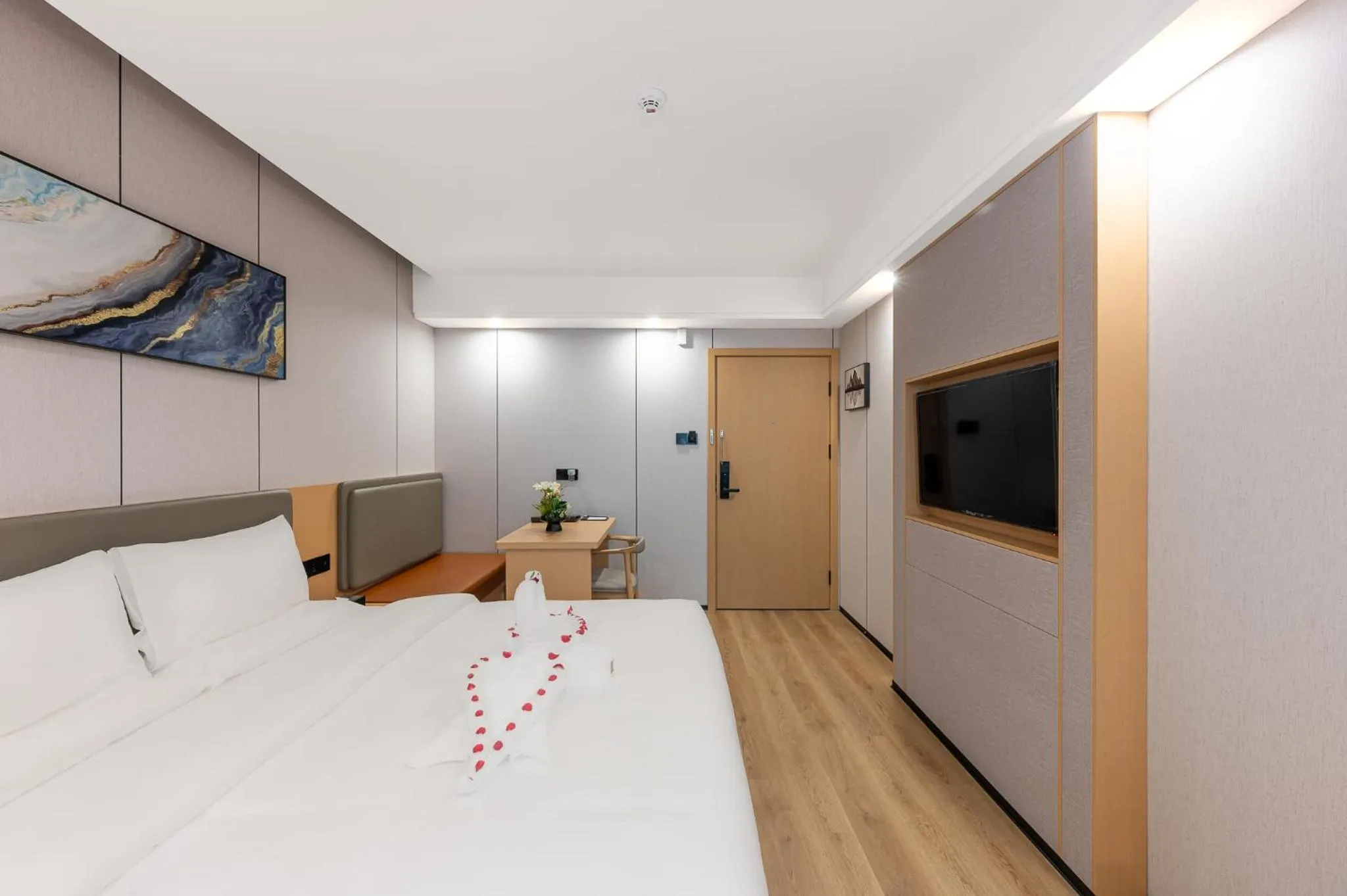 Photo of the whole room, Bed in Rama9 No1 Hotel