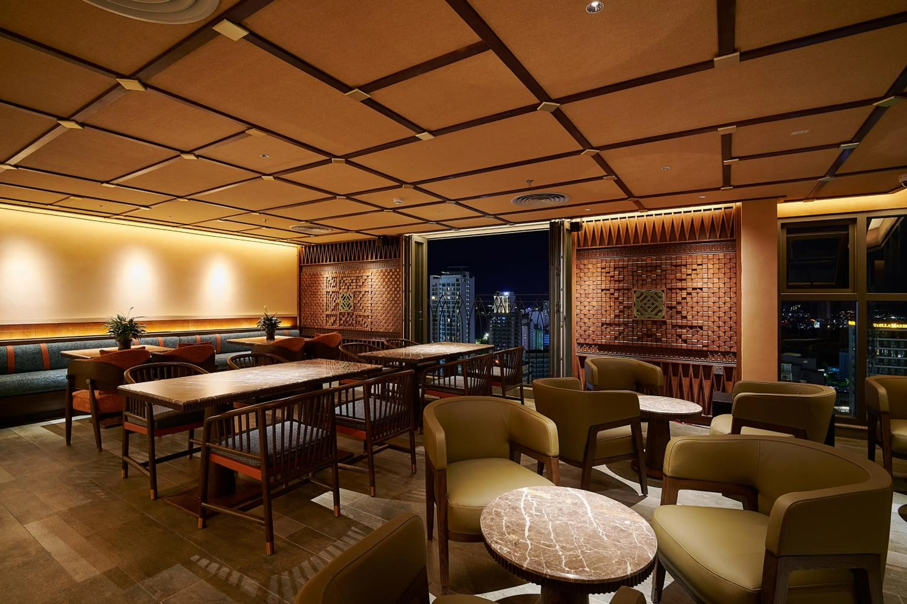 Restaurant/places to eat in Champton Nha Trang Hotel