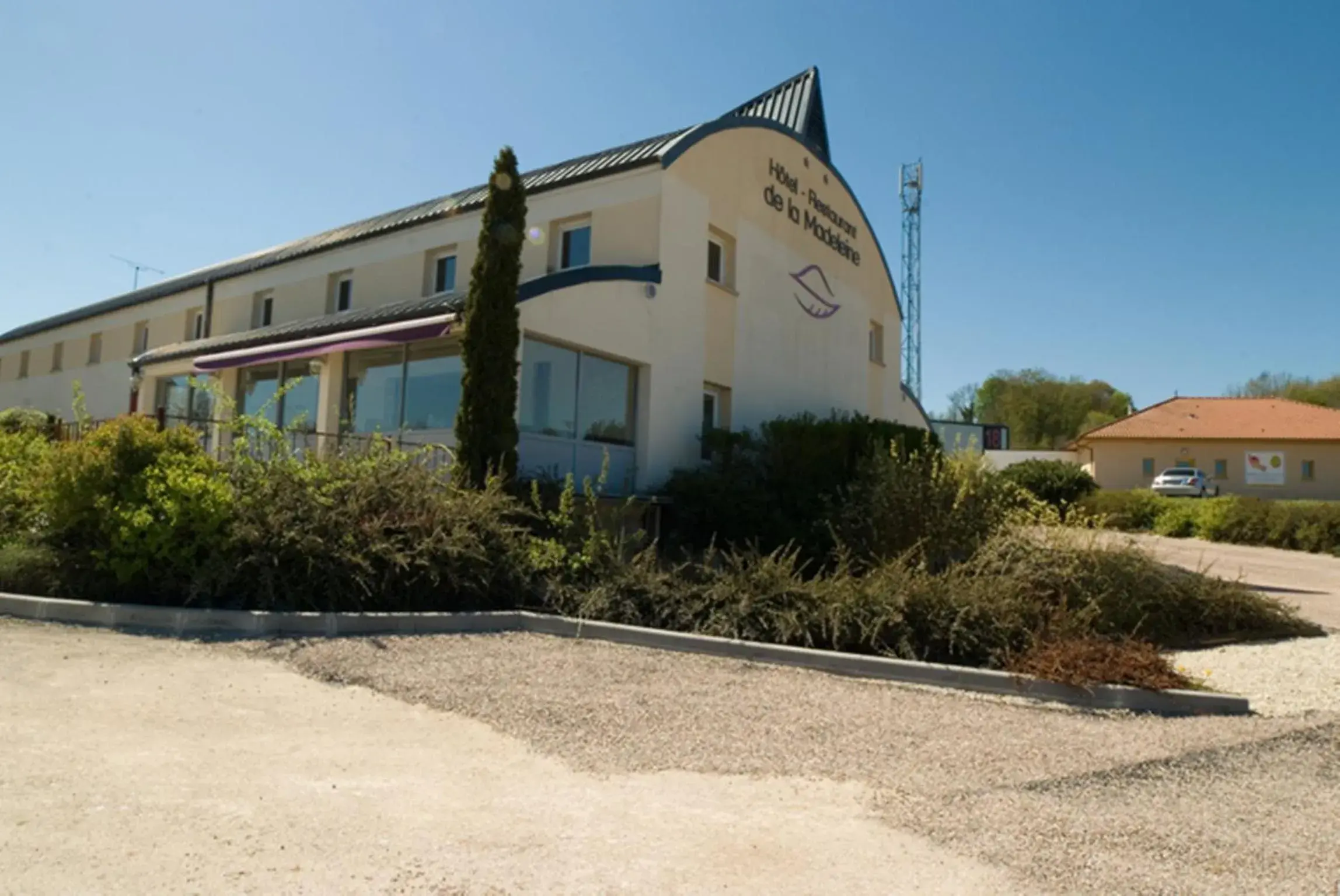 Facade/entrance in Logis Hotel Restaurant de La Madeleine Facade/entrance in Logis Hotel Restaurant de La Madeleine