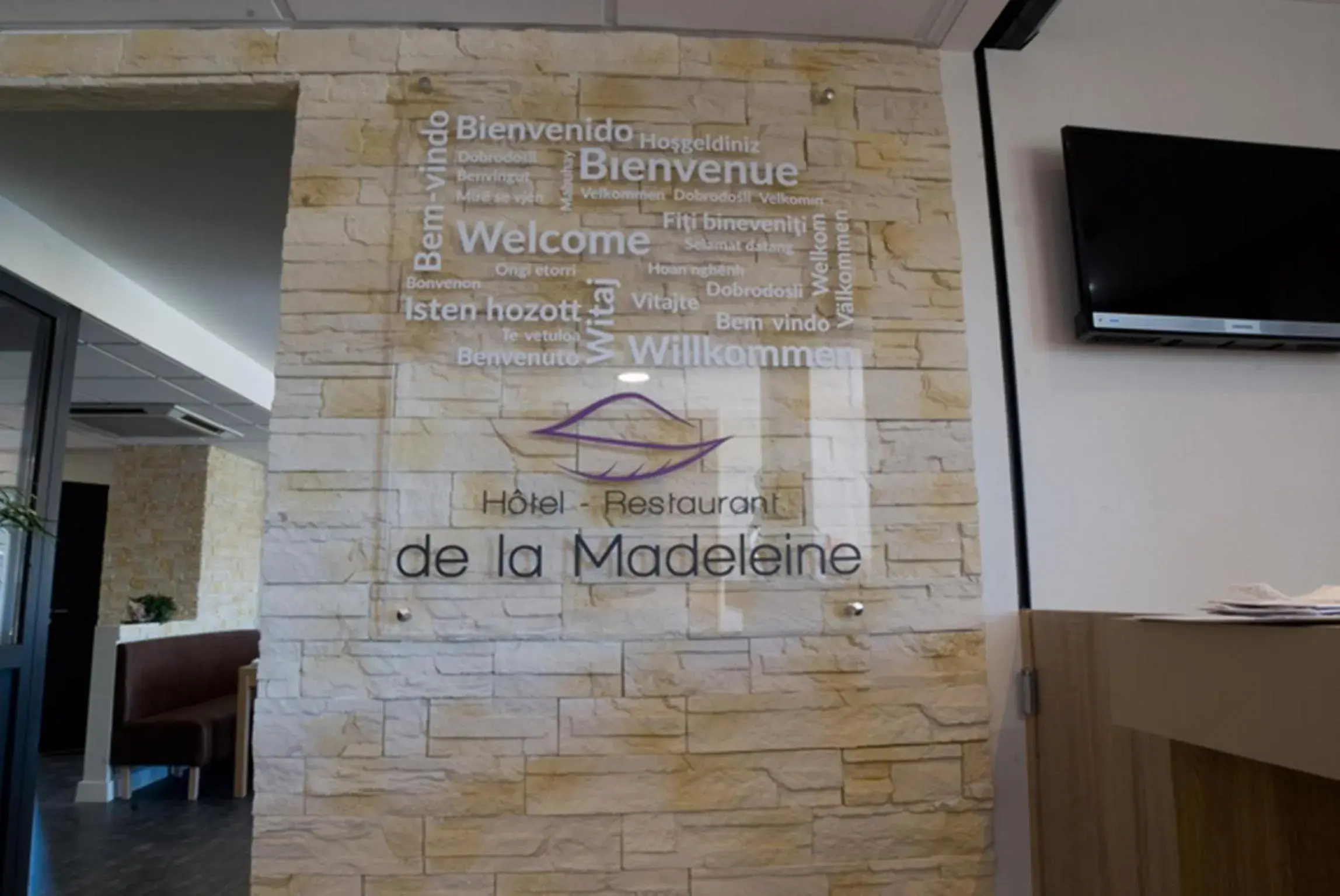 Facade/entrance in Logis Hotel Restaurant de La Madeleine Facade/entrance in Logis Hotel Restaurant de La Madeleine