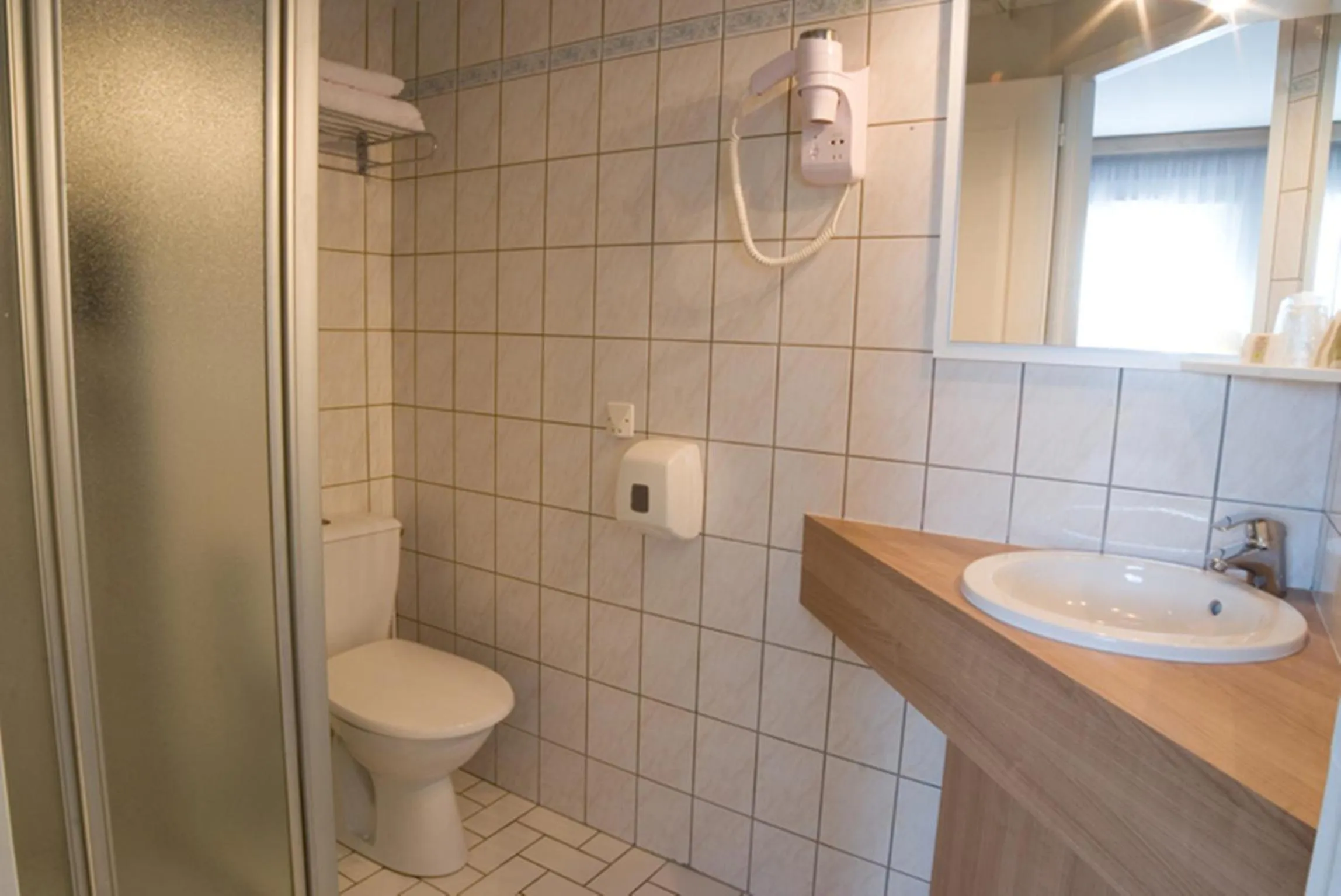 Bathroom in Logis Hotel Restaurant de La Madeleine