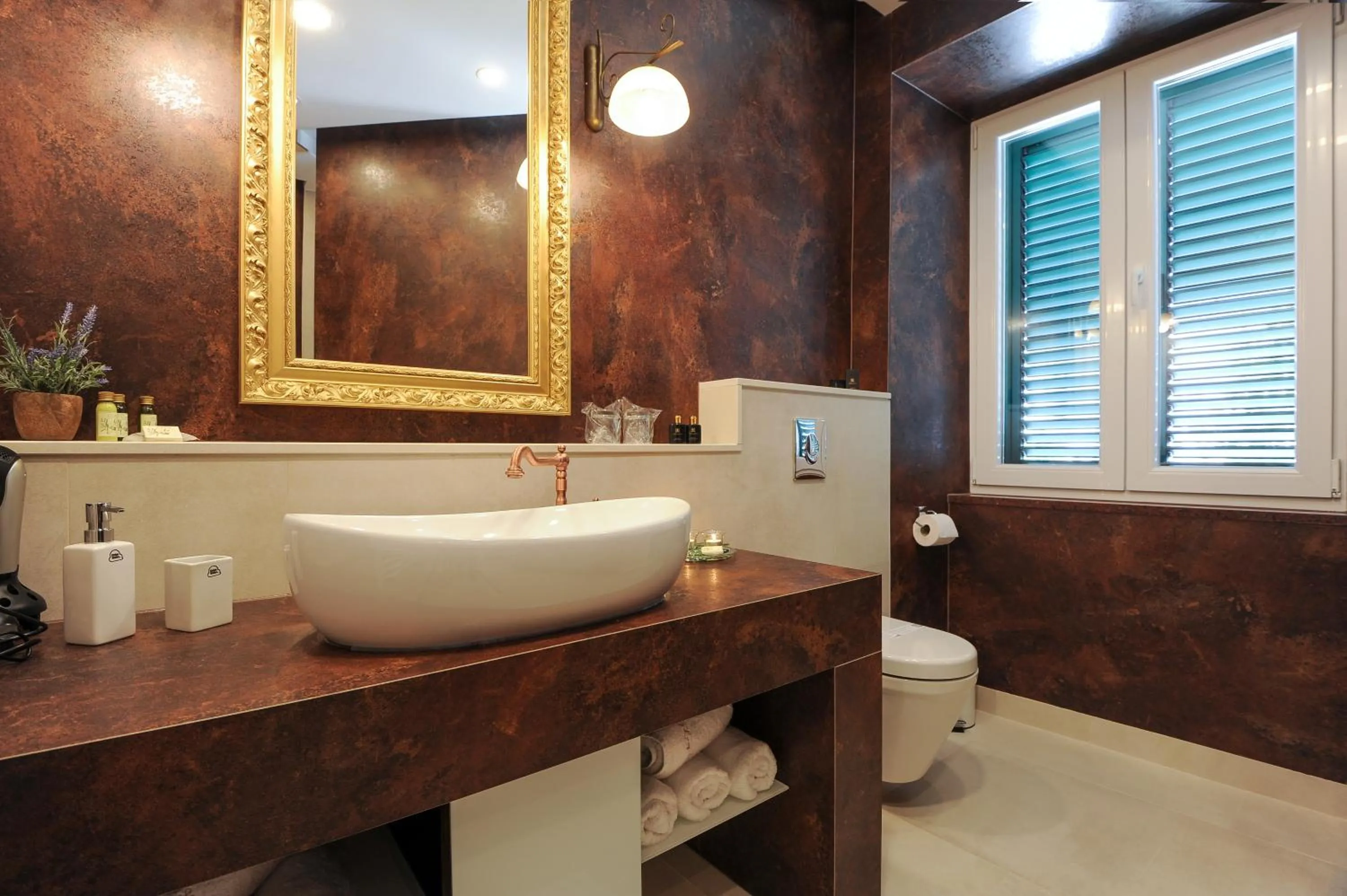 Bathroom in Silver & Gold Luxury Rooms
