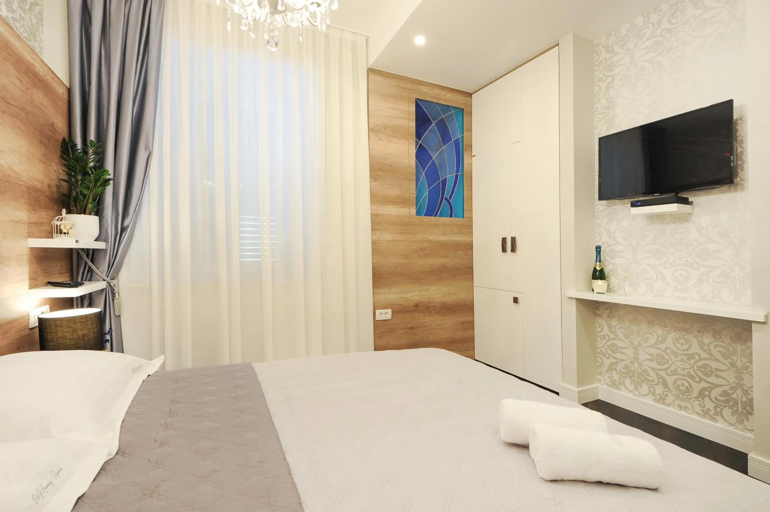 Bedroom, Bed in Silver & Gold Luxury Rooms