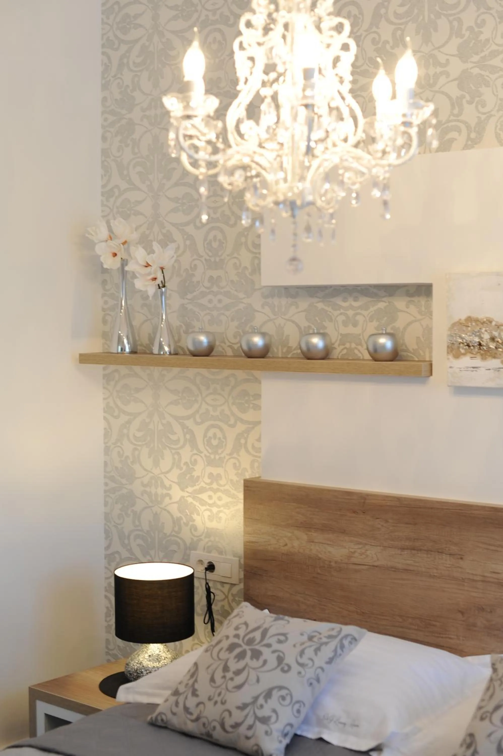 Decorative detail, Bed in Silver & Gold Luxury Rooms