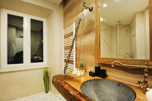 Silver & Gold Luxury Rooms