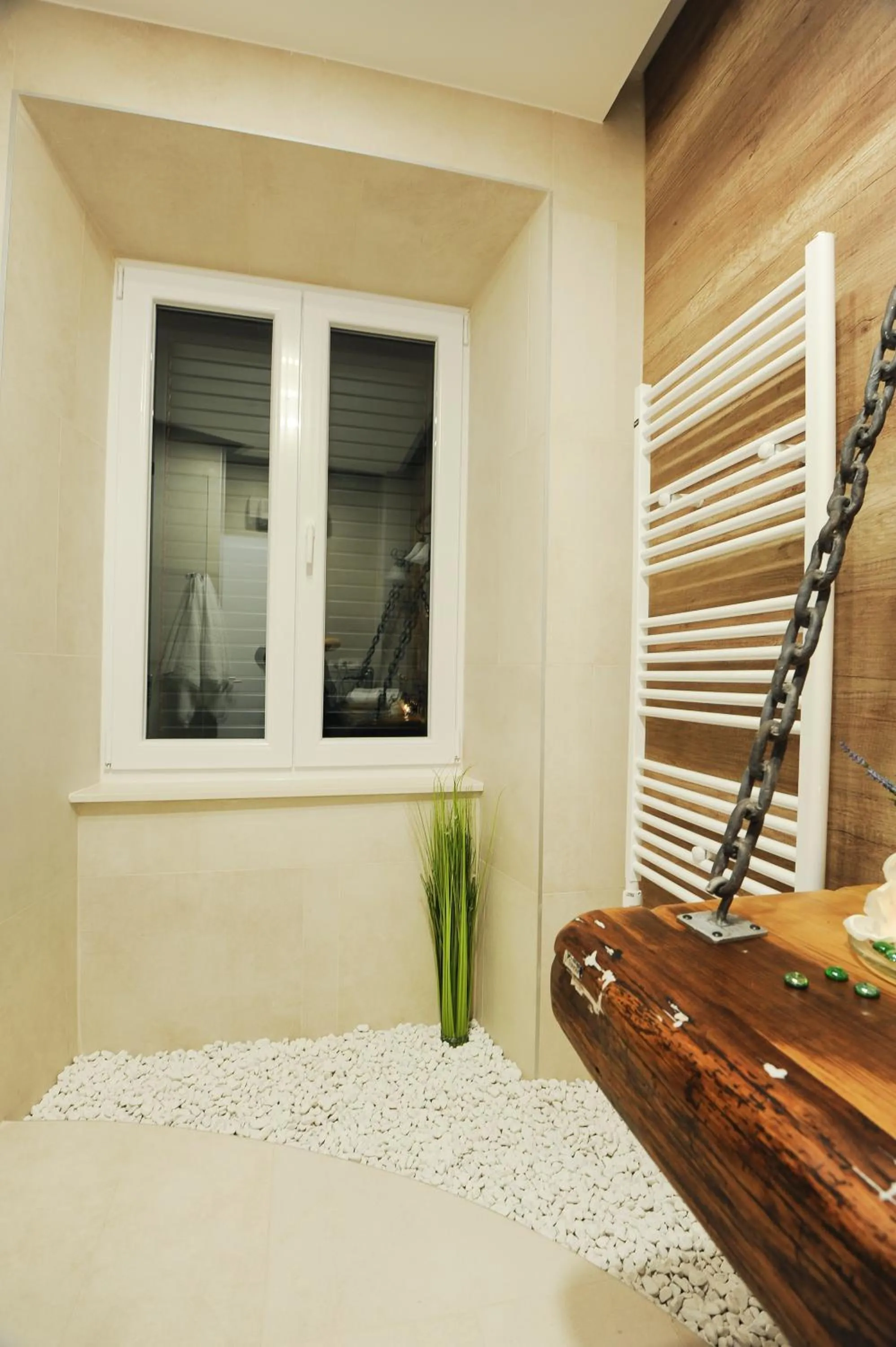 Shower in Silver & Gold Luxury Rooms