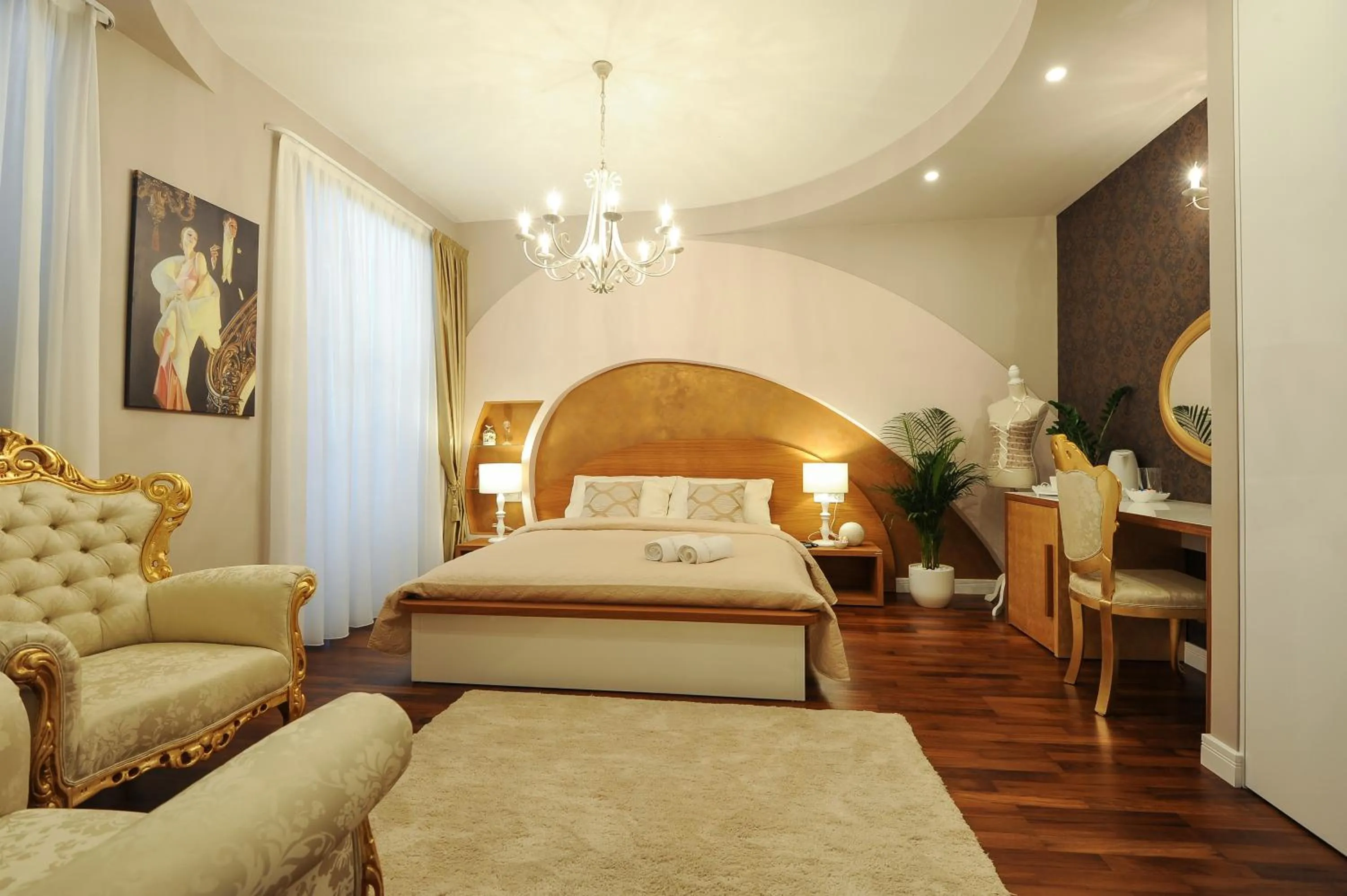 Bed in Silver & Gold Luxury Rooms