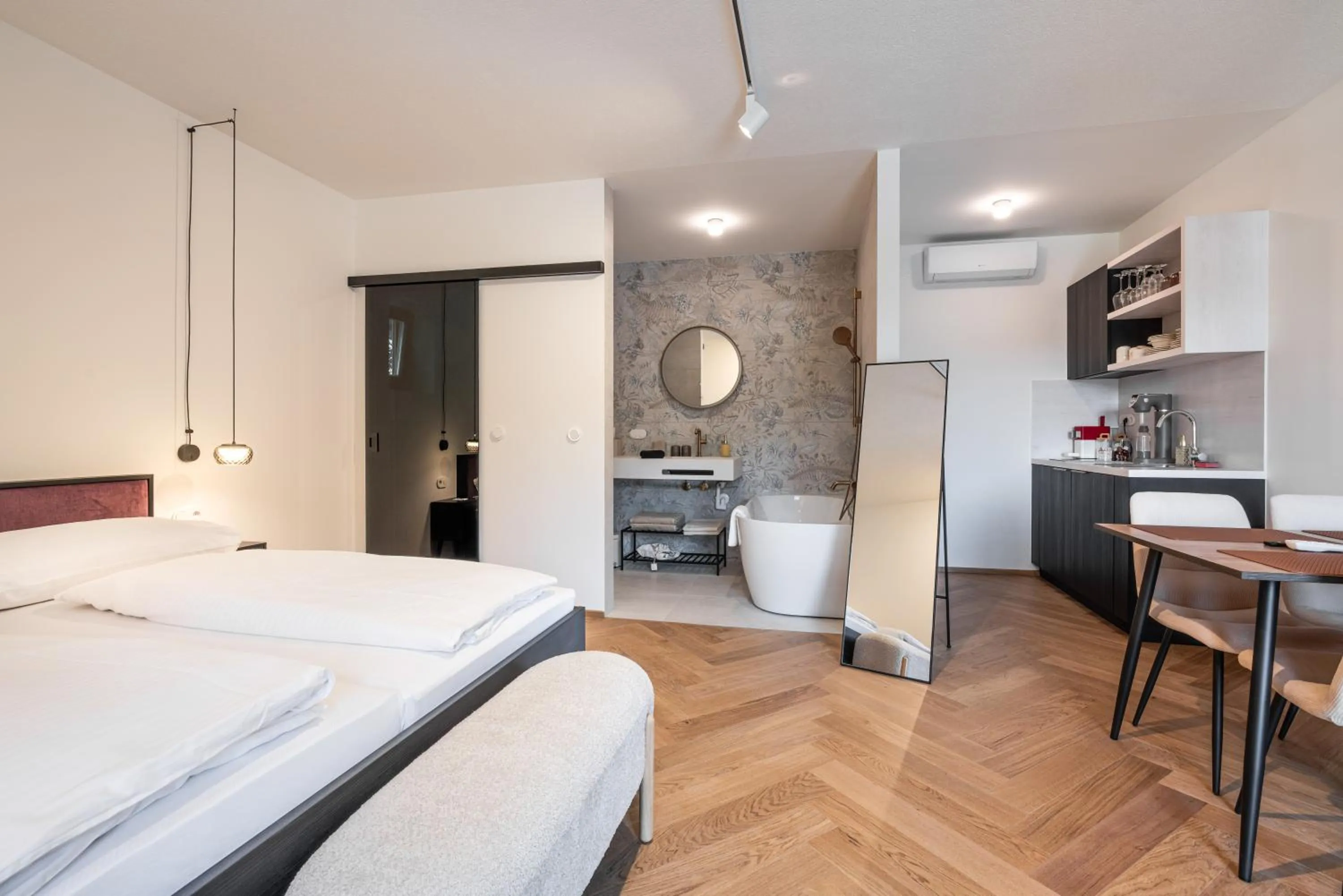 SISTERS Haus Hotel Garni