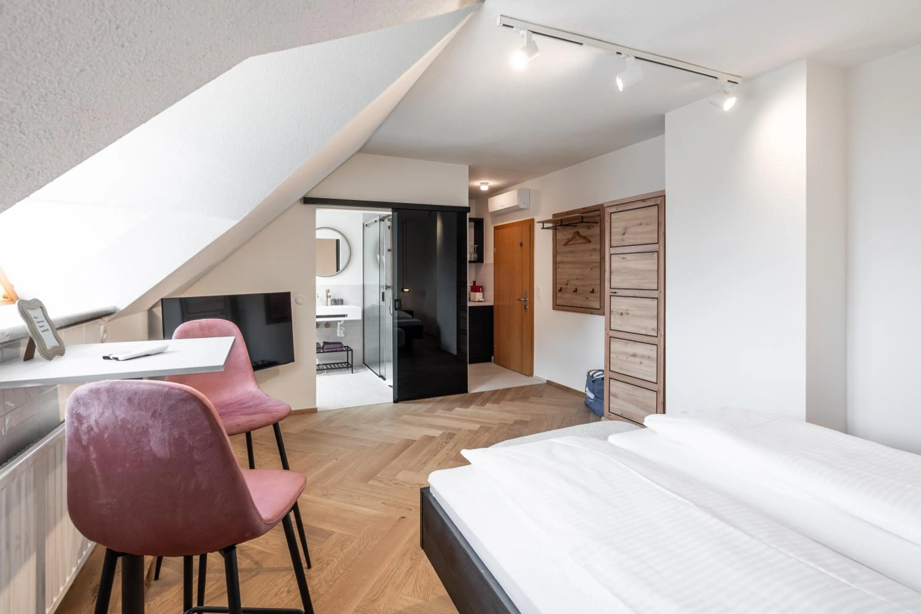 SISTERS Haus Hotel Garni
