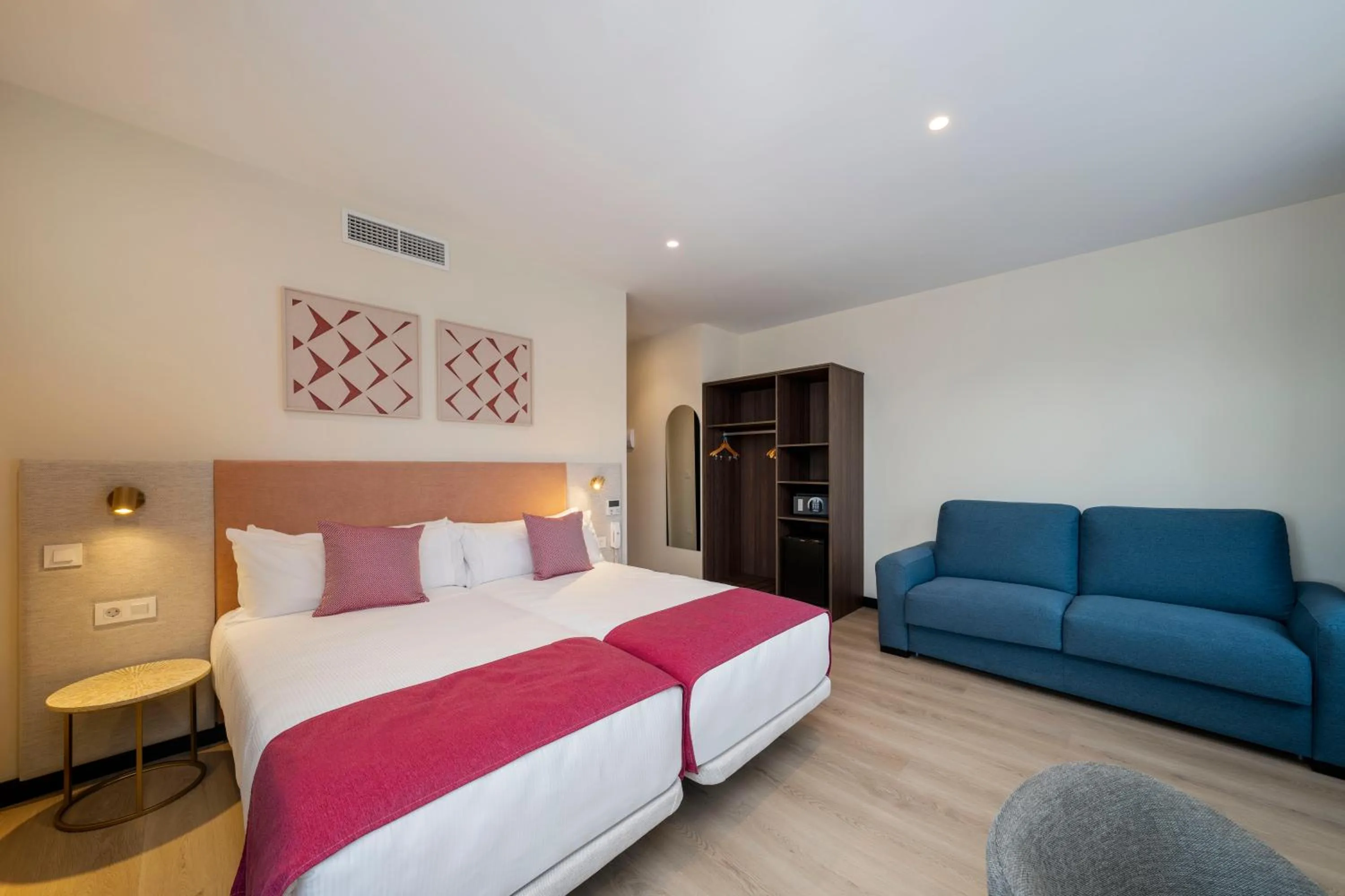 Photo of the whole room, Bed in ASA Molina Plaza