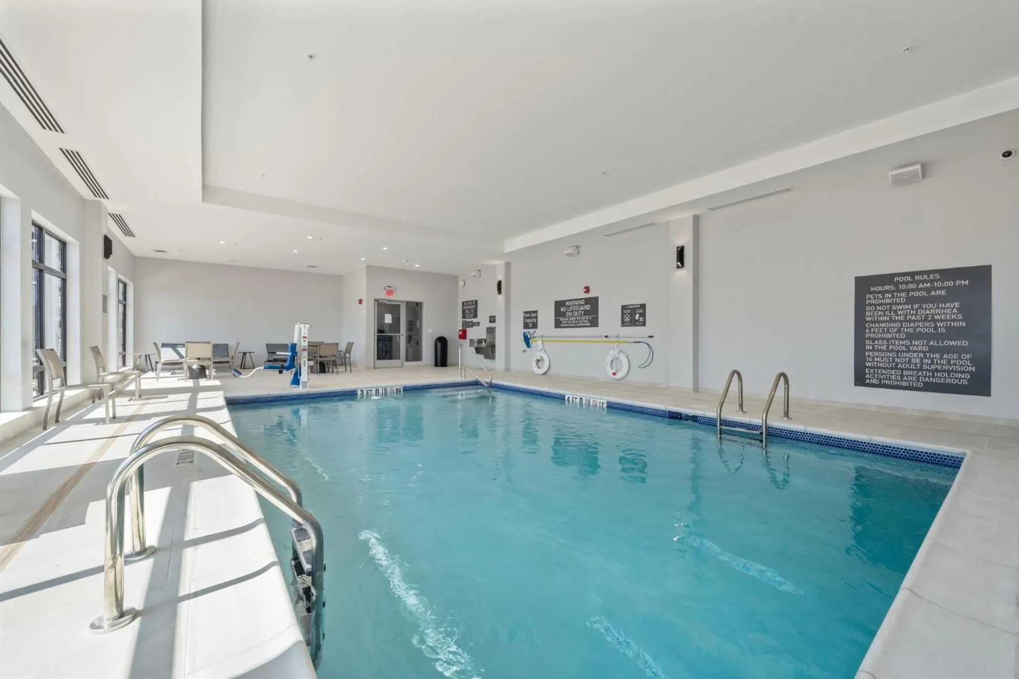 Swimming pool in Homewood Suites By Hilton Austin Airport