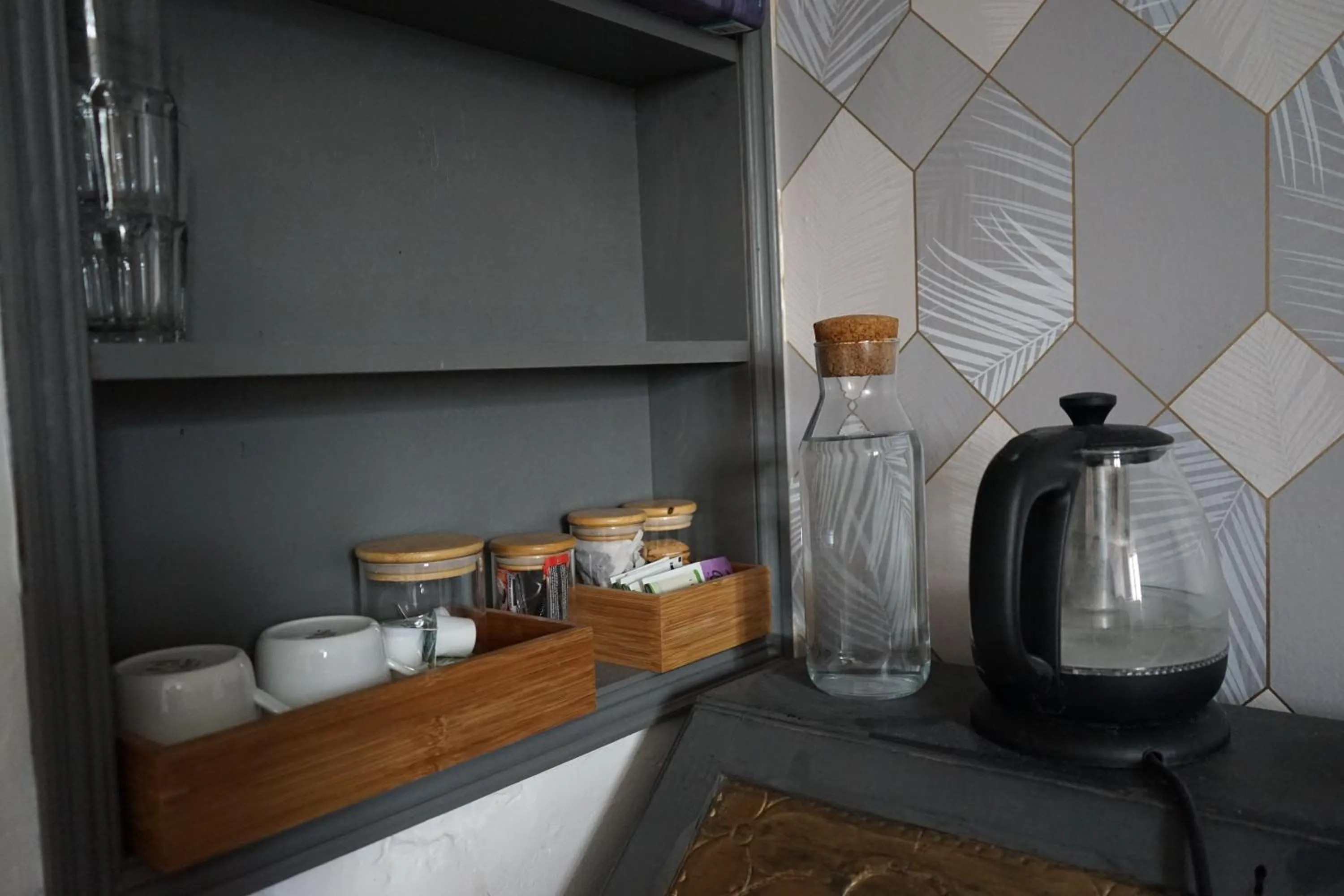 Coffee/tea facilities in The Walrus Bar and Hostel