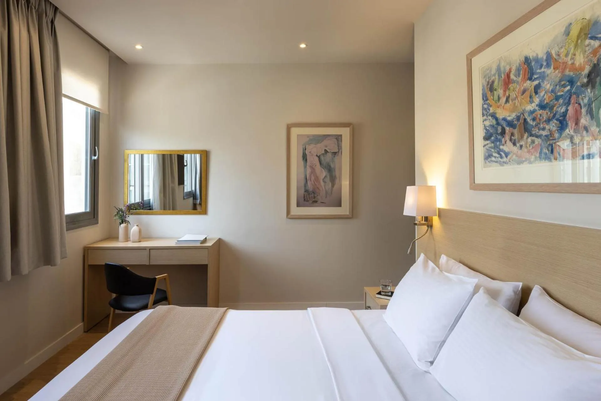 Bed in Port Tower Piraeus